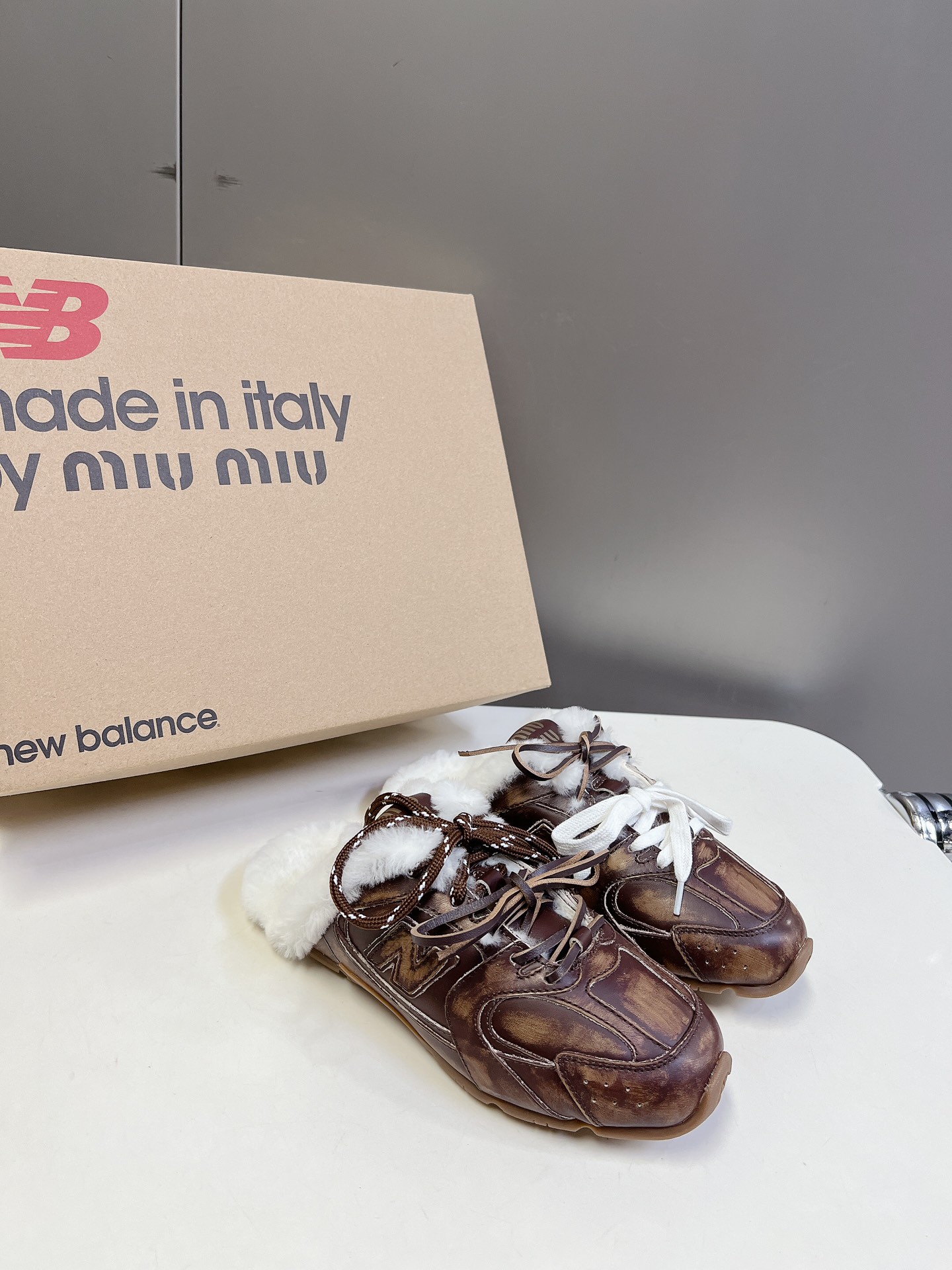 MiuMiu️NewBalance联名系列德训运动鞋出真毛里了各大品牌都热衷于跨界联名缪缪这次联名诚意满