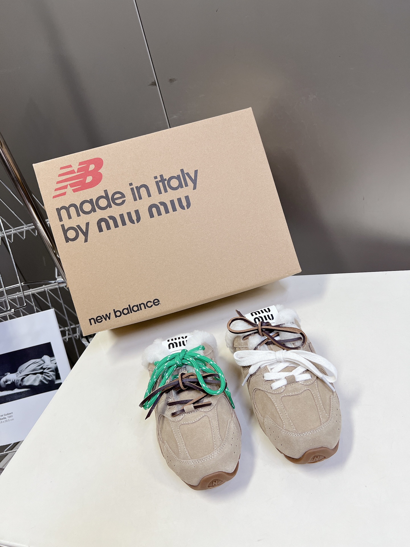 MiuMiu️NewBalance联名系列德训运动鞋出真毛里了各大品牌都热衷于跨界联名缪缪这次联名诚意满