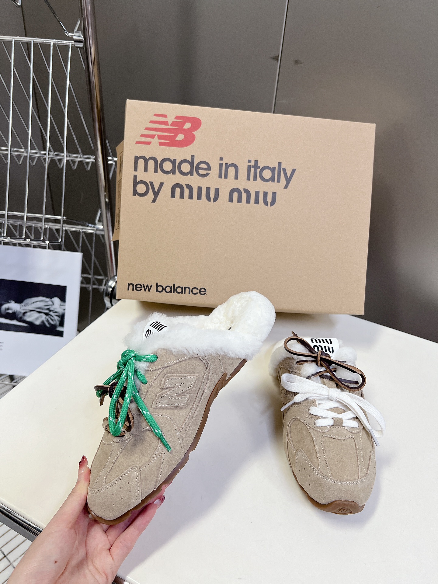 MiuMiu️NewBalance联名系列德训运动鞋出真毛里了各大品牌都热衷于跨界联名缪缪这次联名诚意满