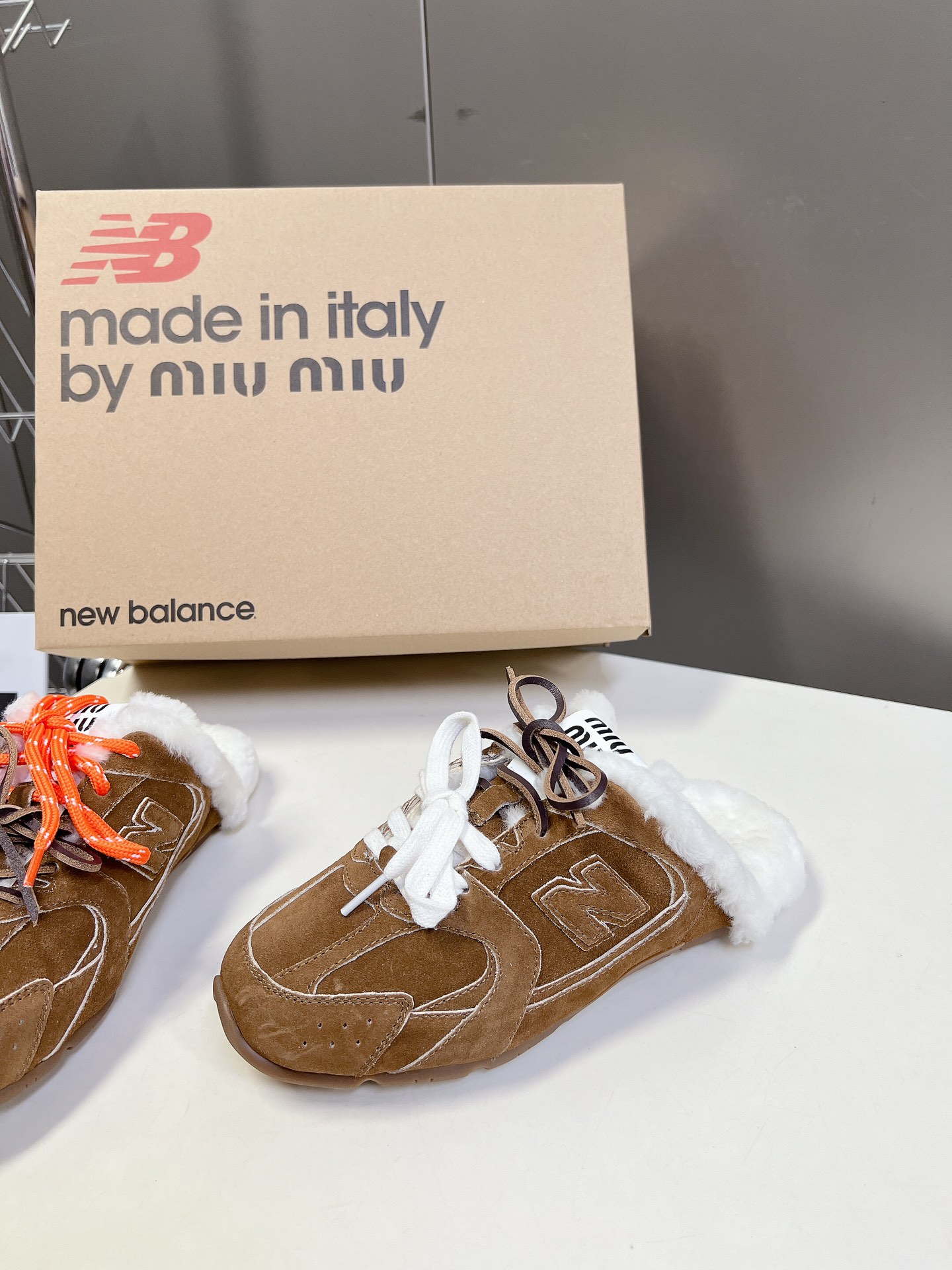 MiuMiu️NewBalance联名系列德训运动鞋出真毛里了各大品牌都热衷于跨界联名缪缪这次联名诚意满