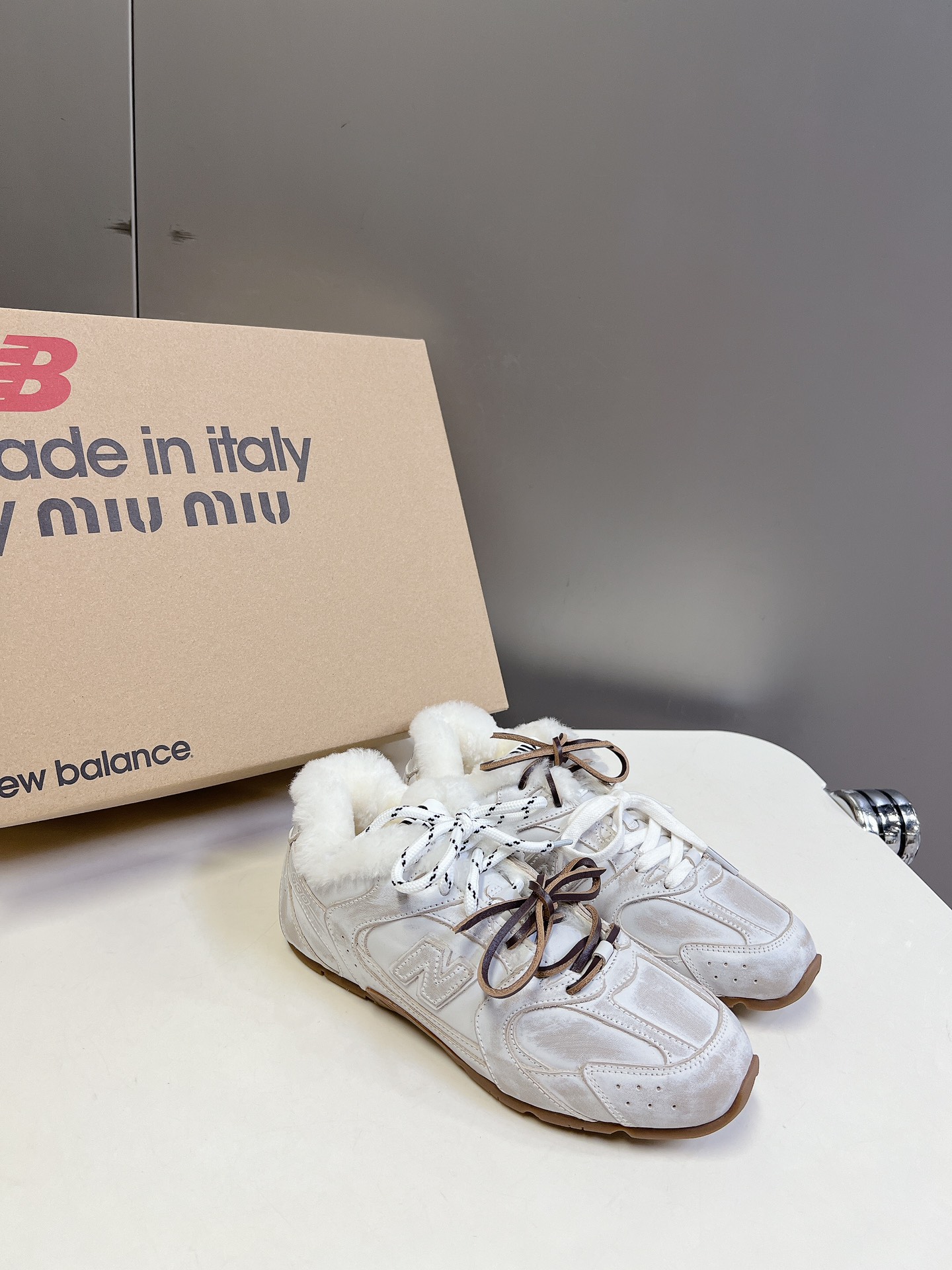 MiuMiu️NewBalance联名系列德训运动鞋出真毛里了各大品牌都热衷于跨界联名缪缪这次联名诚意满