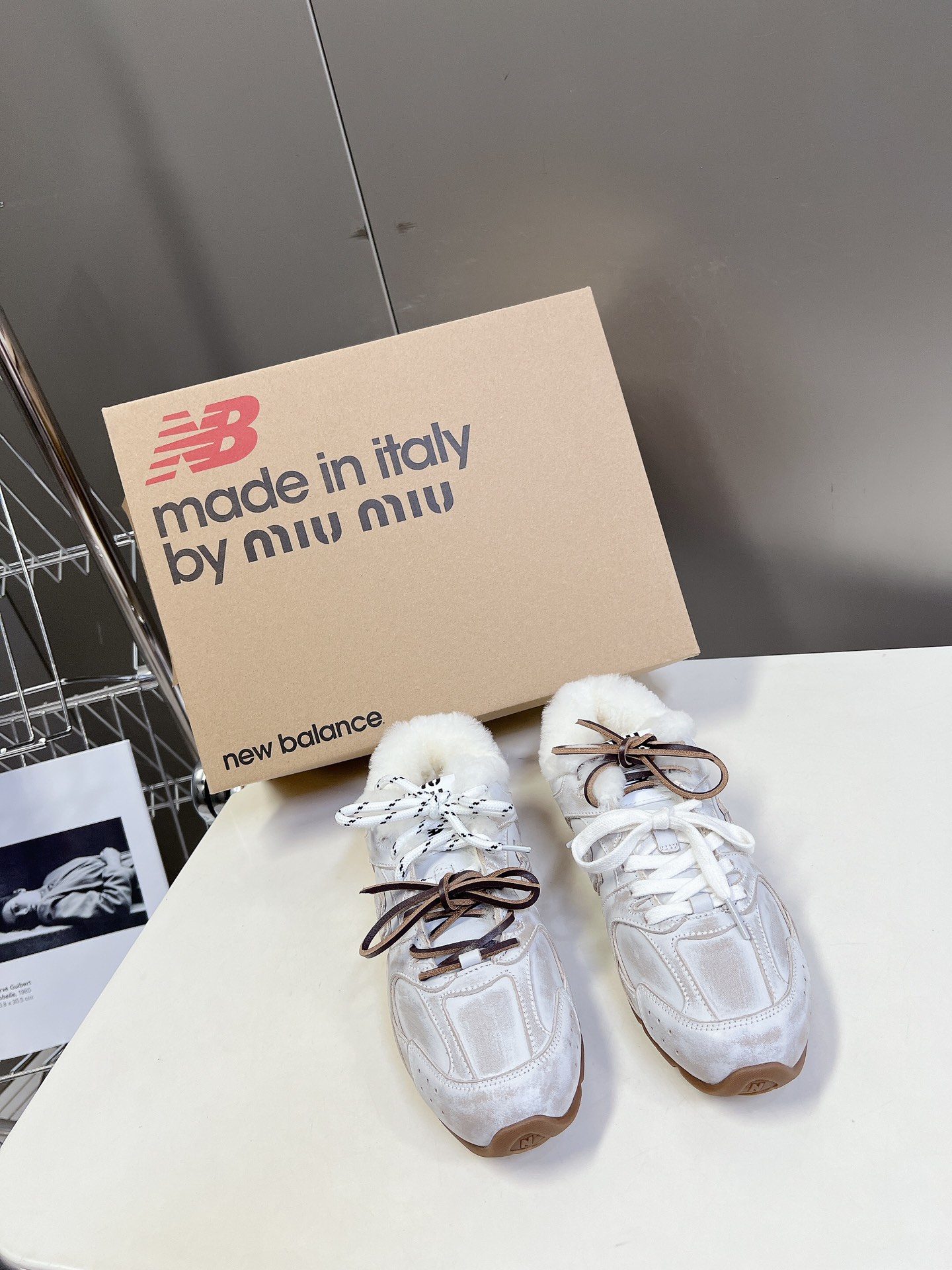 MiuMiu️NewBalance联名系列德训运动鞋出真毛里了各大品牌都热衷于跨界联名缪缪这次联名诚意满