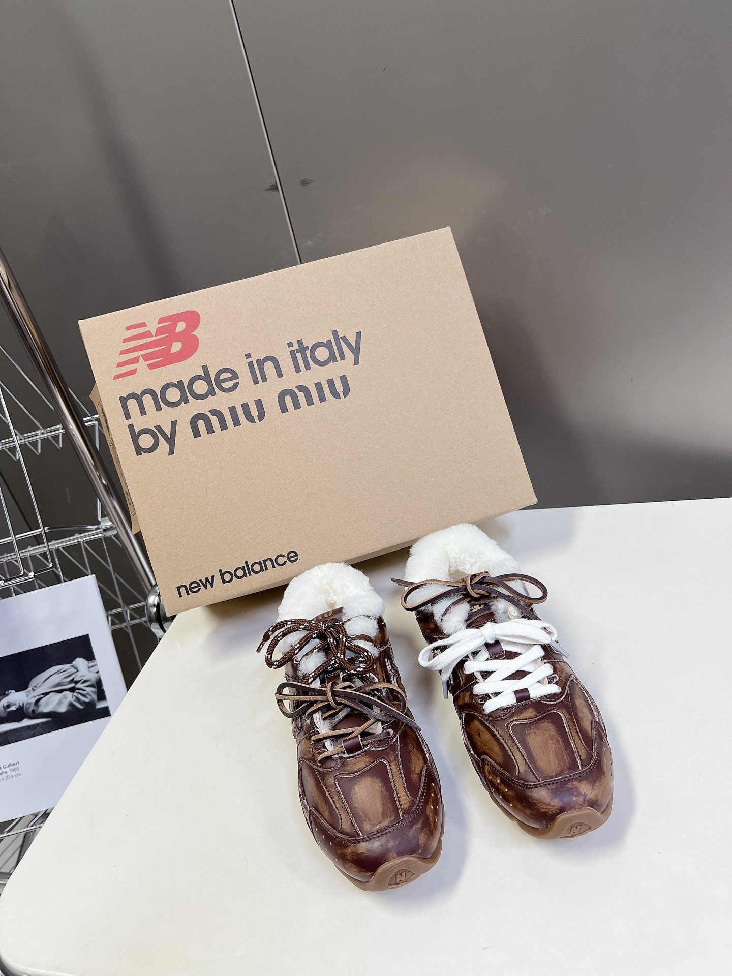 MiuMiu️NewBalance联名系列德训运动鞋出真毛里了各大品牌都热衷于跨界联名缪缪这次联名诚意满