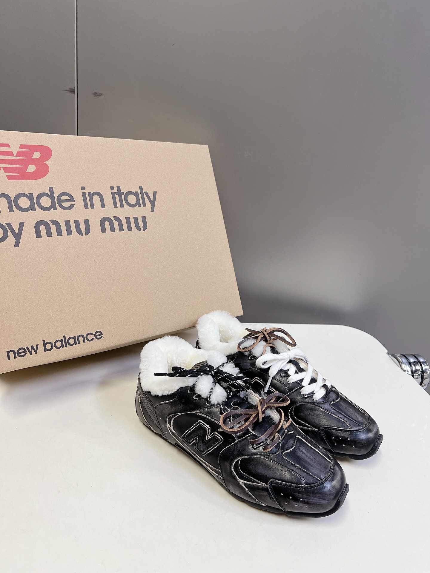 MiuMiu️NewBalance联名系列德训运动鞋出真毛里了各大品牌都热衷于跨界联名缪缪这次联名诚意满