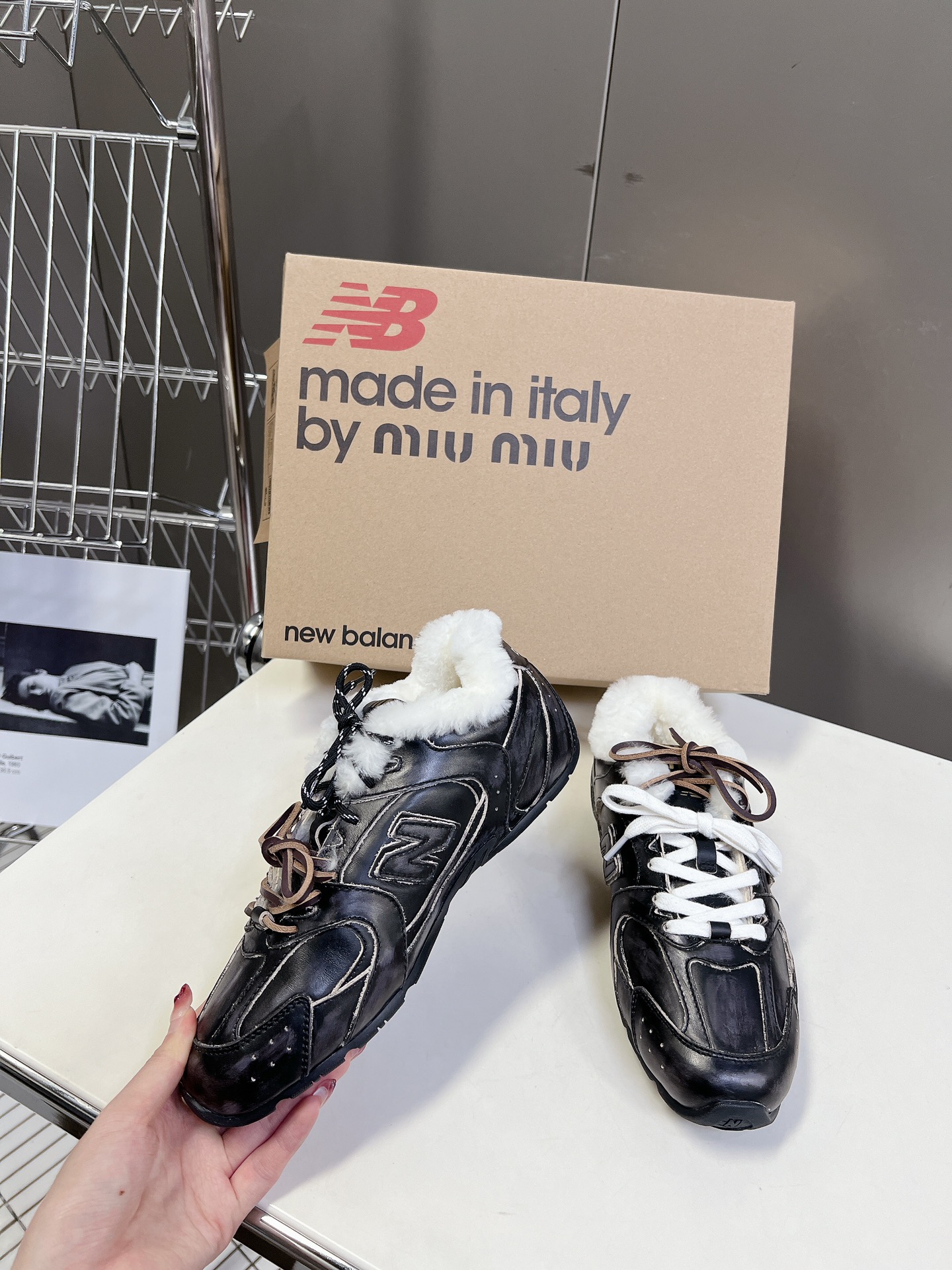 MiuMiu️NewBalance联名系列德训运动鞋出真毛里了各大品牌都热衷于跨界联名缪缪这次联名诚意满