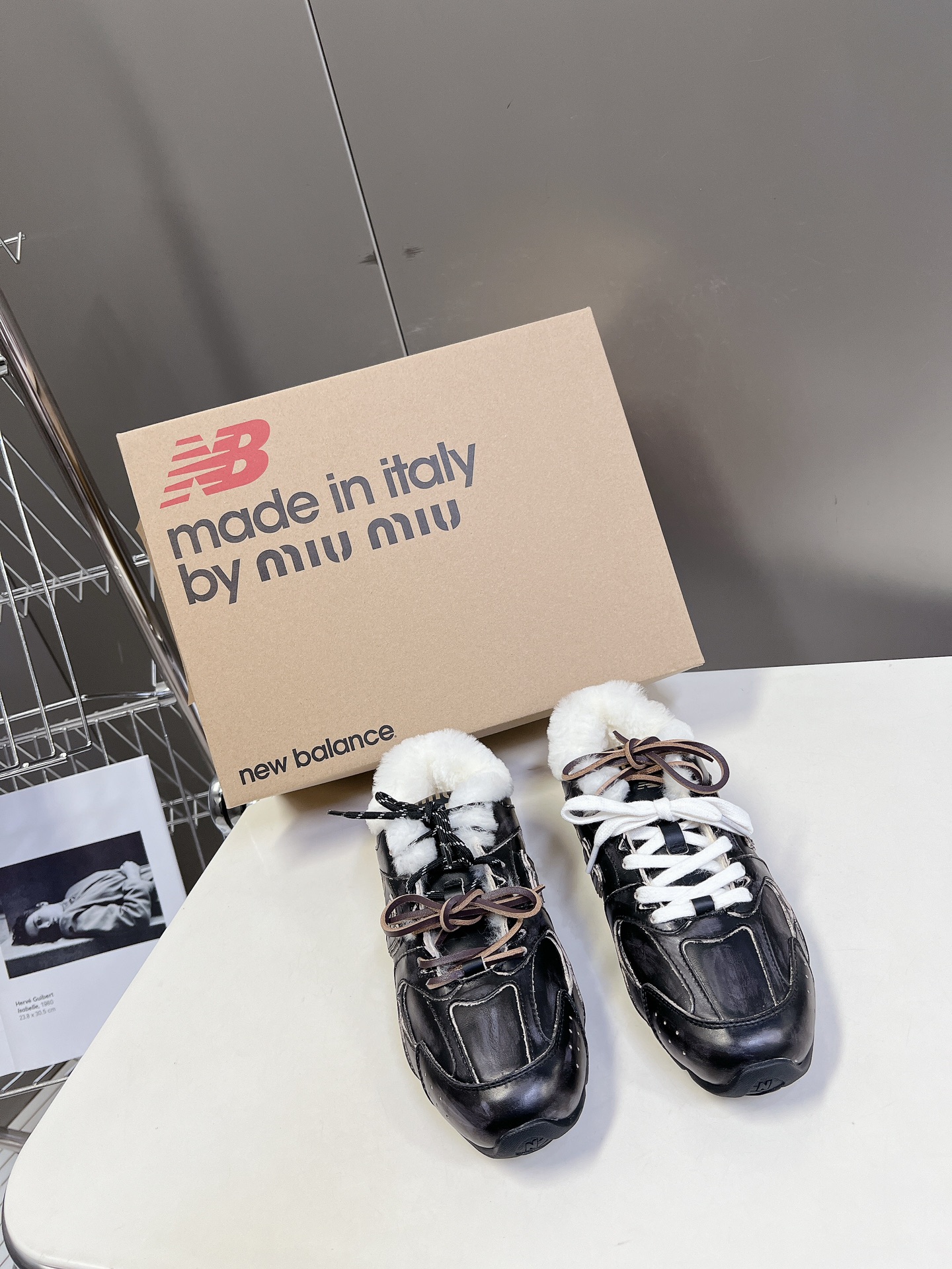 MiuMiu️NewBalance联名系列德训运动鞋出真毛里了各大品牌都热衷于跨界联名缪缪这次联名诚意满