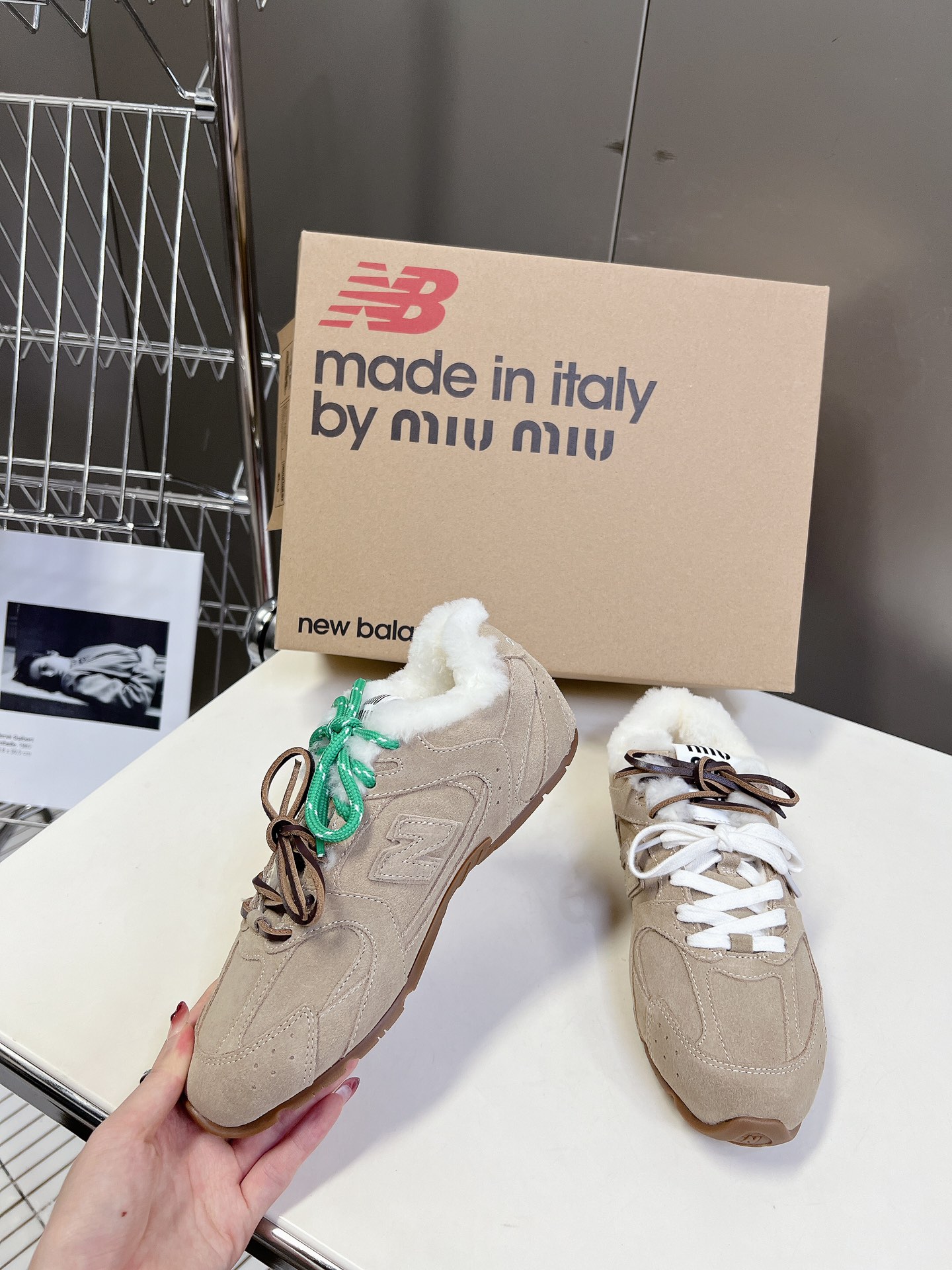 MiuMiu️NewBalance联名系列德训运动鞋出真毛里了各大品牌都热衷于跨界联名缪缪这次联名诚意满