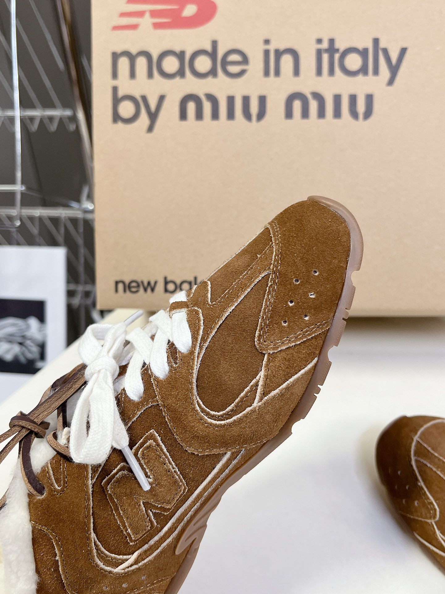 MiuMiu️NewBalance联名系列德训运动鞋出真毛里了各大品牌都热衷于跨界联名缪缪这次联名诚意满