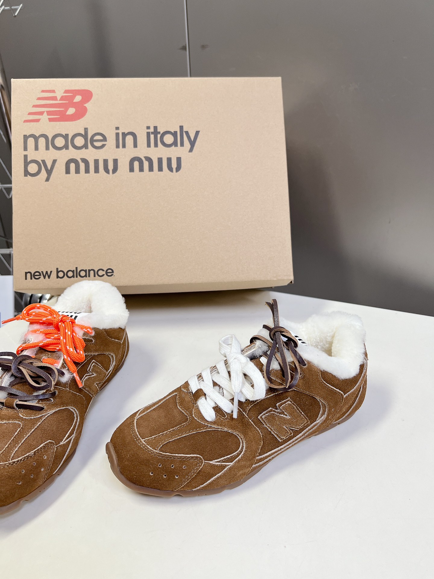 MiuMiu️NewBalance联名系列德训运动鞋出真毛里了各大品牌都热衷于跨界联名缪缪这次联名诚意满