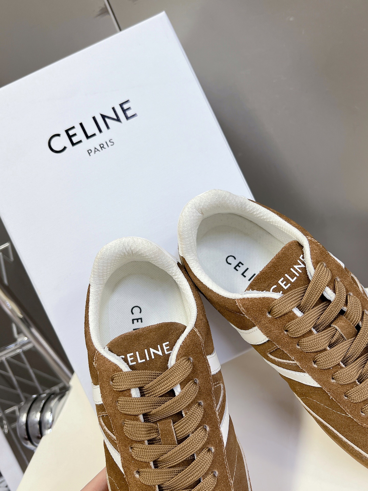 Celine思琳新款休闲鞋德训运动鞋小白鞋专柜7000RMB购入开发充满街头感的一双鞋子最新大C设计非常