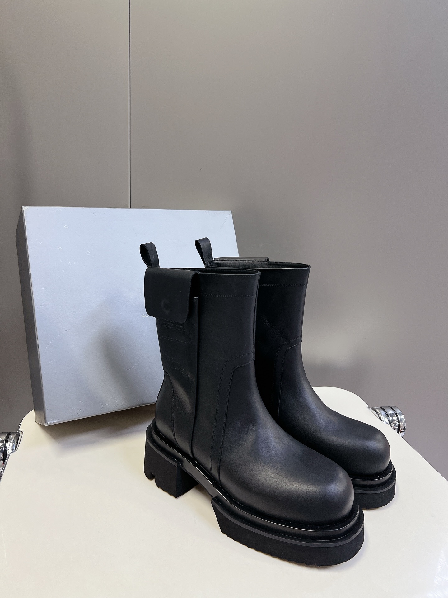 Rick Owens厚底 RO 欧文斯 口袋 机车靴 系列 黑色打蜡牛皮 暗黑系列 高阶风潮 ⚠️ 家族