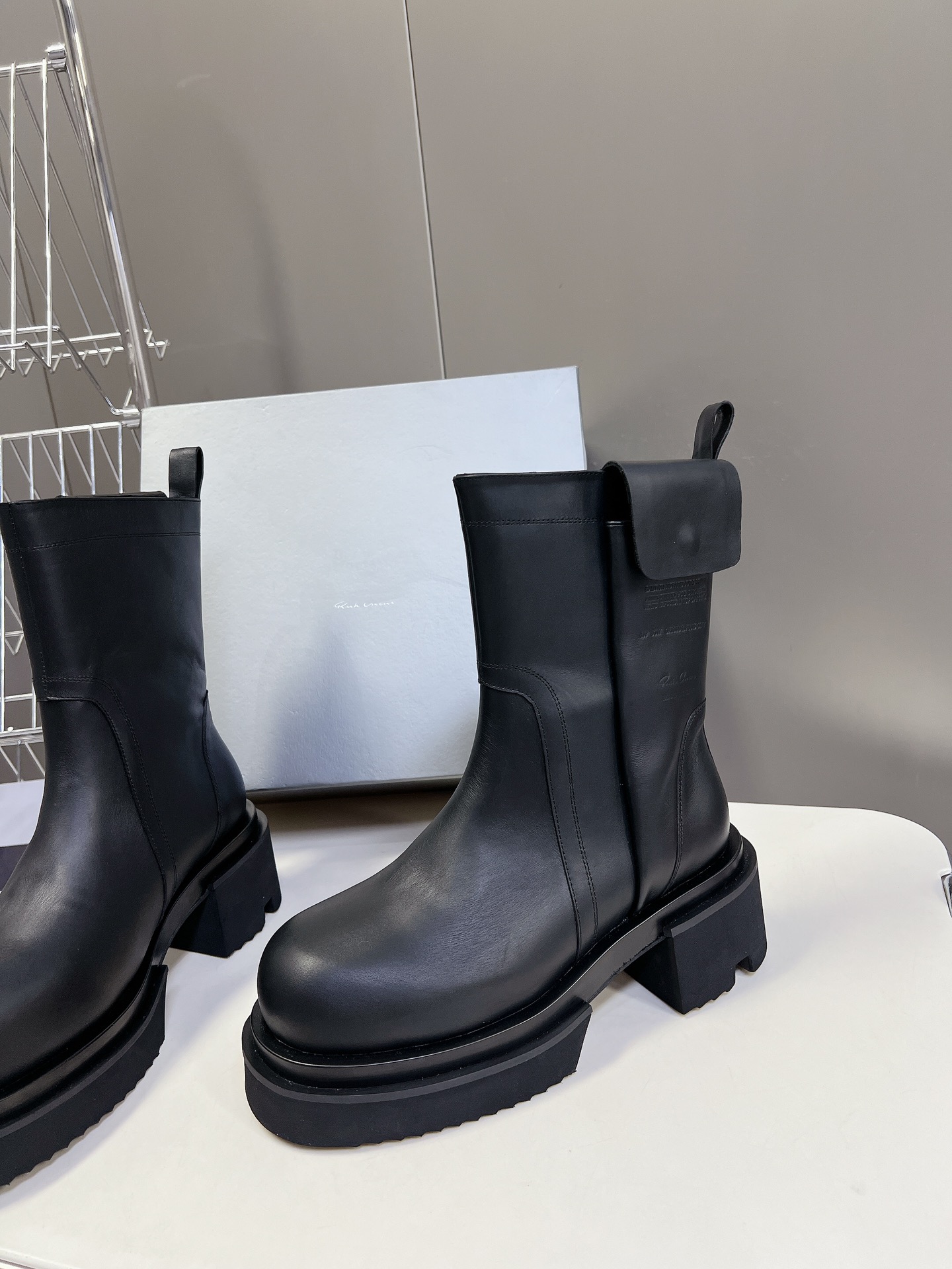 Rick Owens厚底 RO 欧文斯 口袋 机车靴 系列 黑色打蜡牛皮 暗黑系列 高阶风潮 ⚠️ 家族