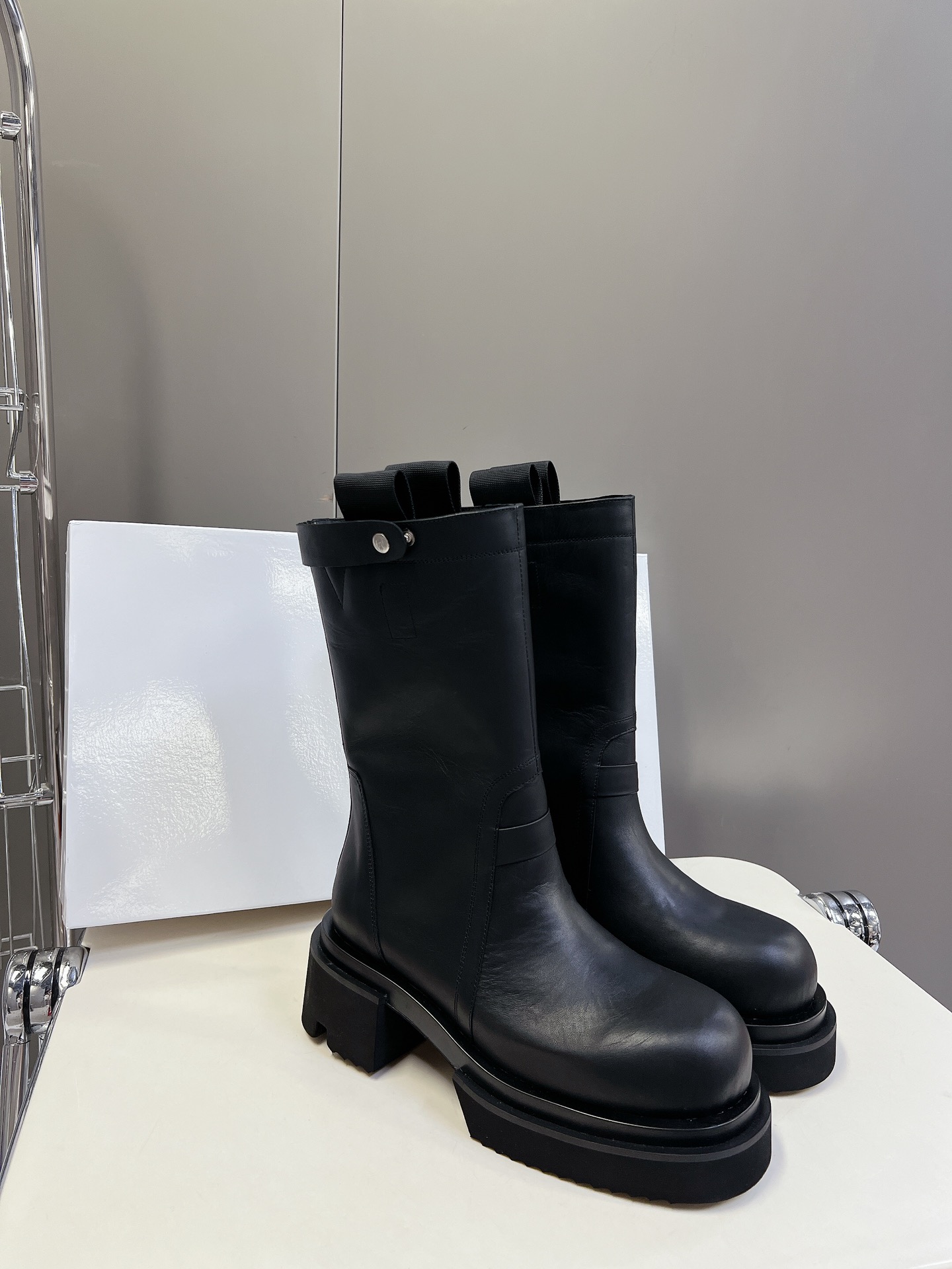 Rick Owens厚底 RO 欧文斯 牛仔钉 机车靴 系列 黑色打蜡牛皮 暗黑系列 高阶风潮 ⚠️ 家