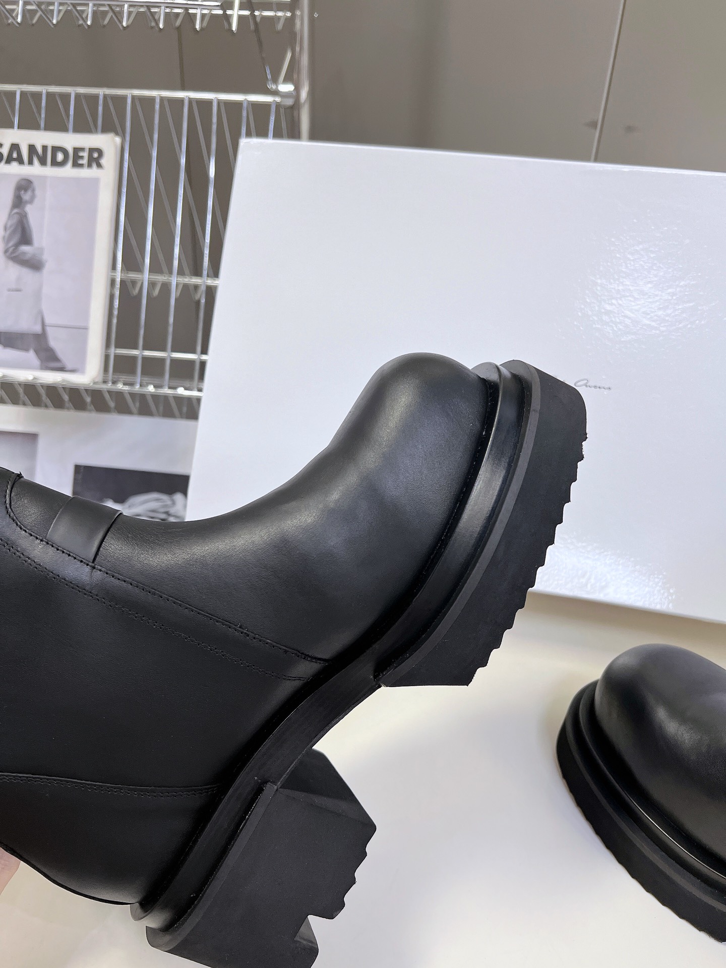 Rick Owens厚底 RO 欧文斯 牛仔钉 机车靴 系列 黑色打蜡牛皮 暗黑系列 高阶风潮 ⚠️ 家