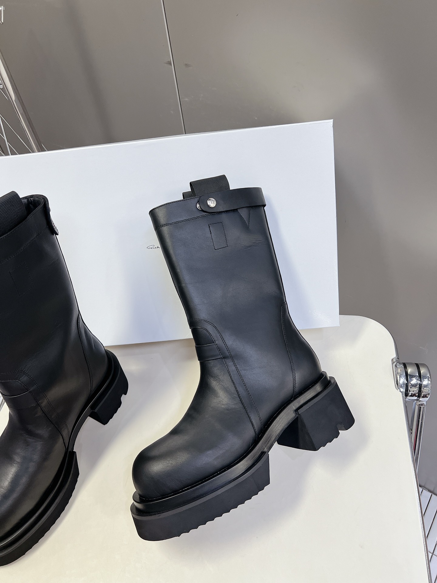 Rick Owens厚底 RO 欧文斯 牛仔钉 机车靴 系列 黑色打蜡牛皮 暗黑系列 高阶风潮 ⚠️ 家