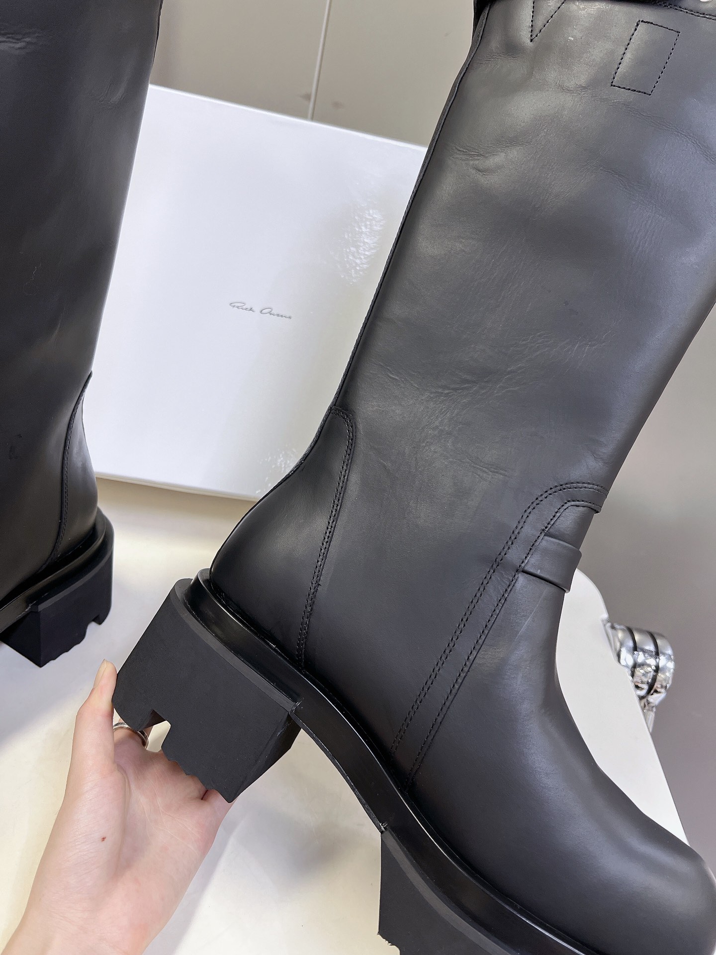 Rick Owens厚底 RO 欧文斯 牛仔钉 机车靴 系列 黑色打蜡牛皮 暗黑系列 高阶风潮 ⚠️ 家