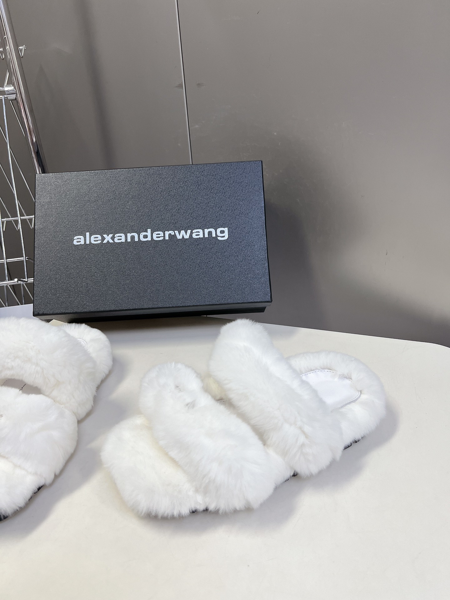 Alexanderwang大王厚底兔毛拖鞋太好看了很难不爱！BLINGBLING秋冬毛毛拖露腿神器没有比