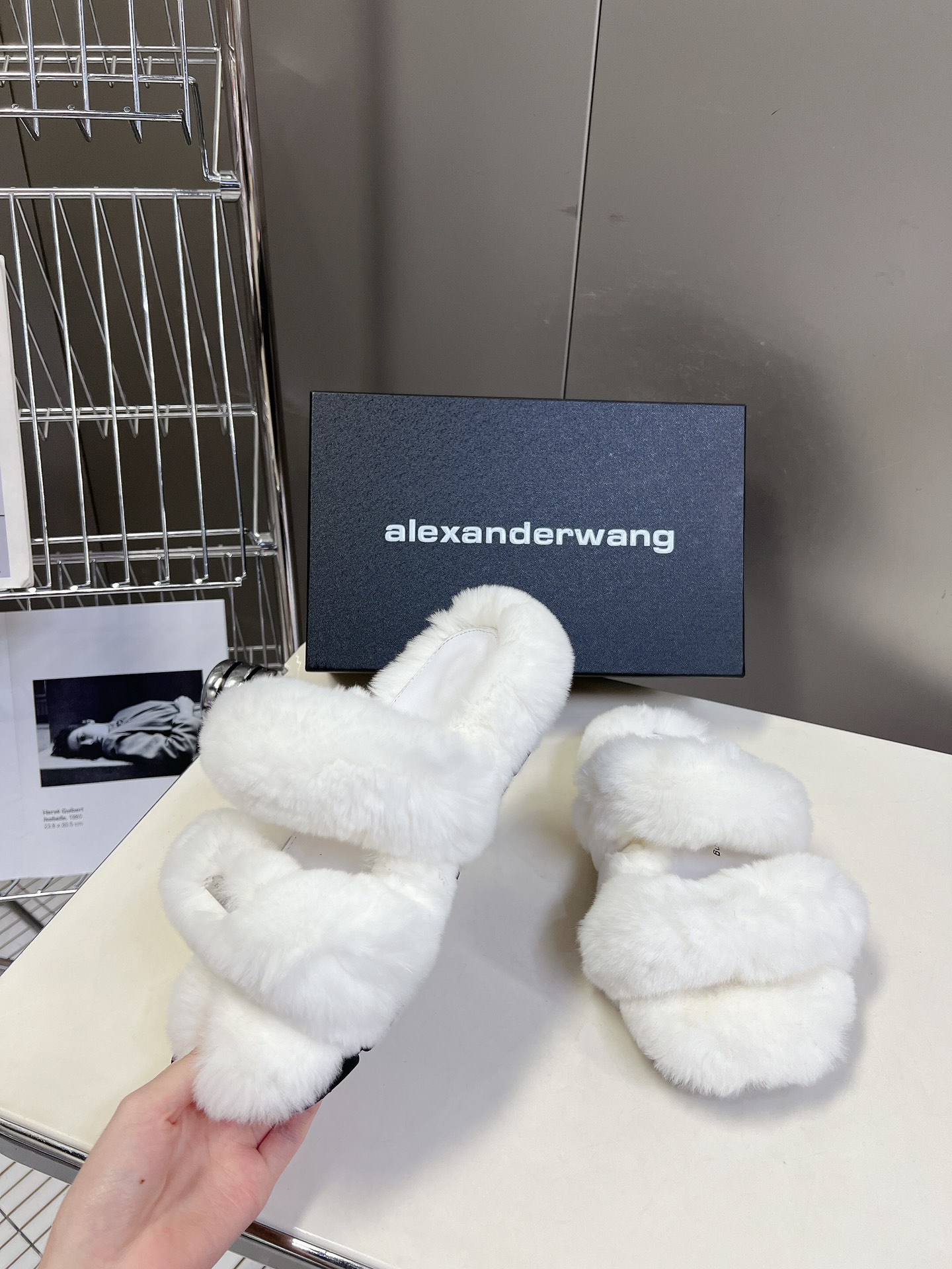 Alexanderwang大王厚底兔毛拖鞋太好看了很难不爱！BLINGBLING秋冬毛毛拖露腿神器没有比