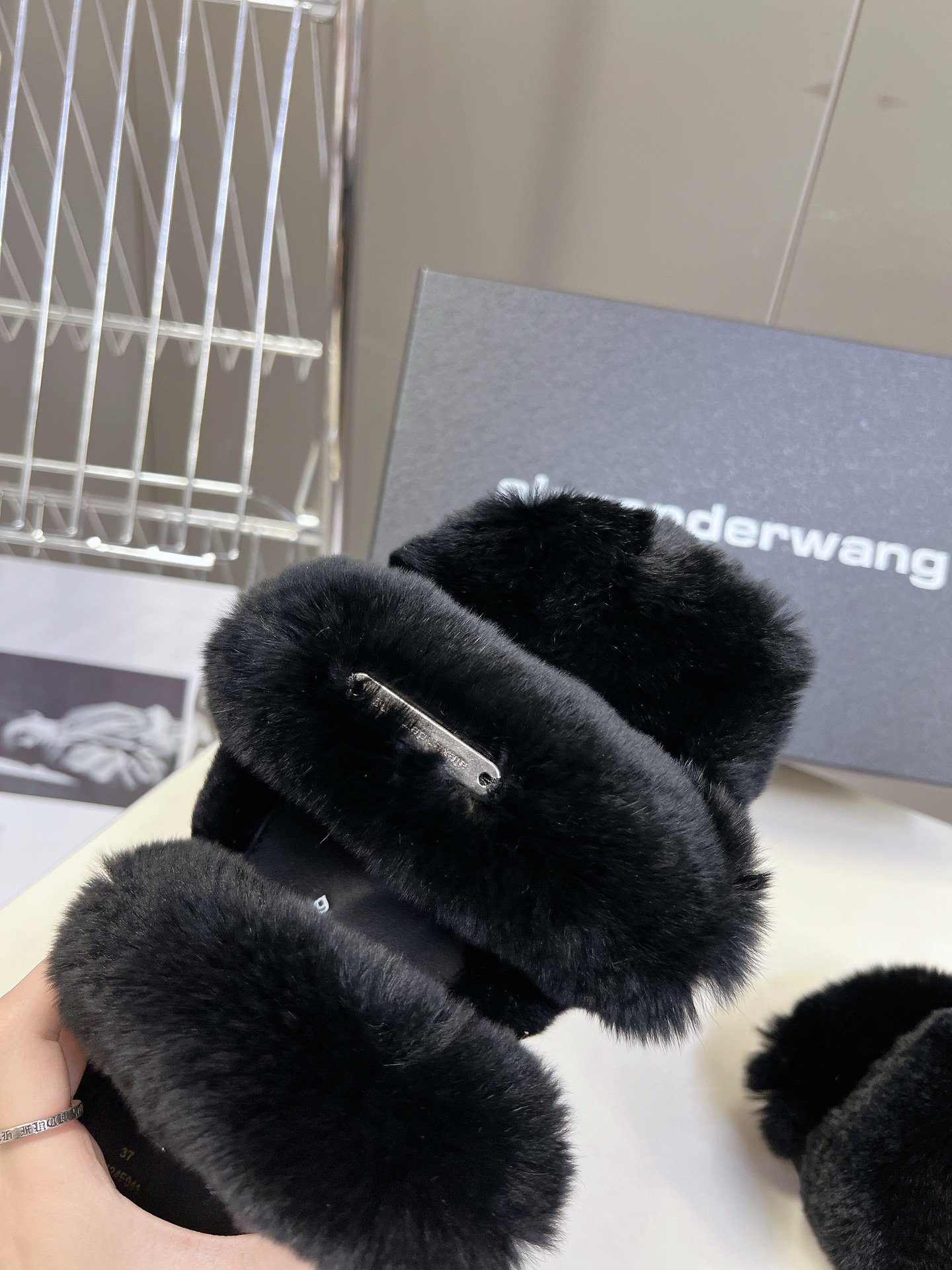 Alexanderwang大王厚底兔毛拖鞋太好看了很难不爱！BLINGBLING秋冬毛毛拖露腿神器没有比