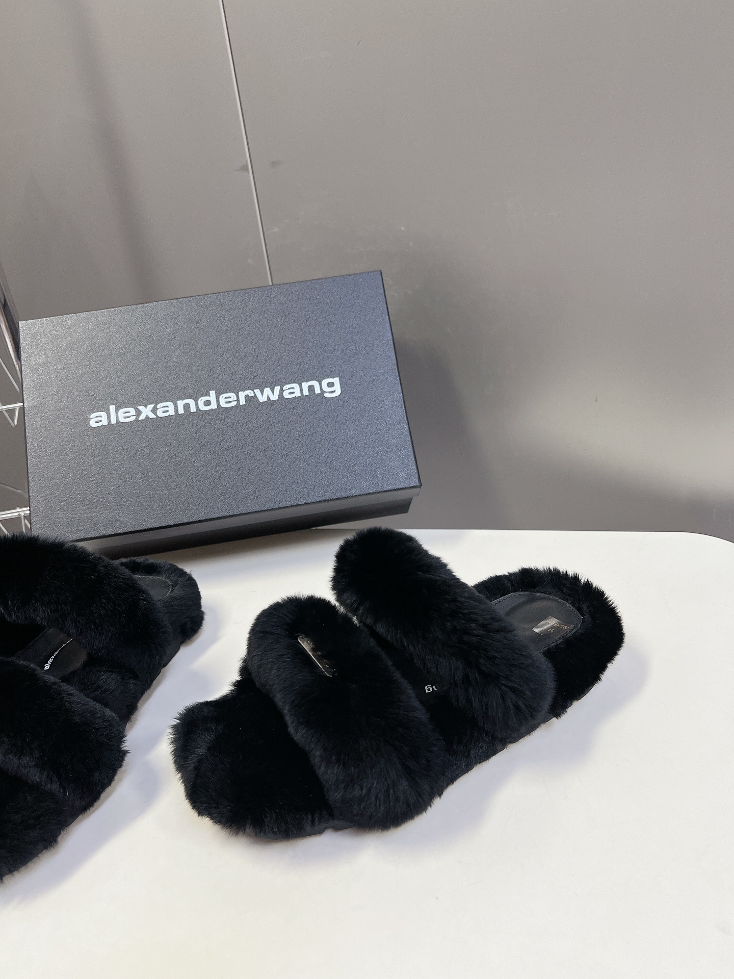 Alexanderwang大王厚底兔毛拖鞋太好看了很难不爱！BLINGBLING秋冬毛毛拖露腿神器没有比