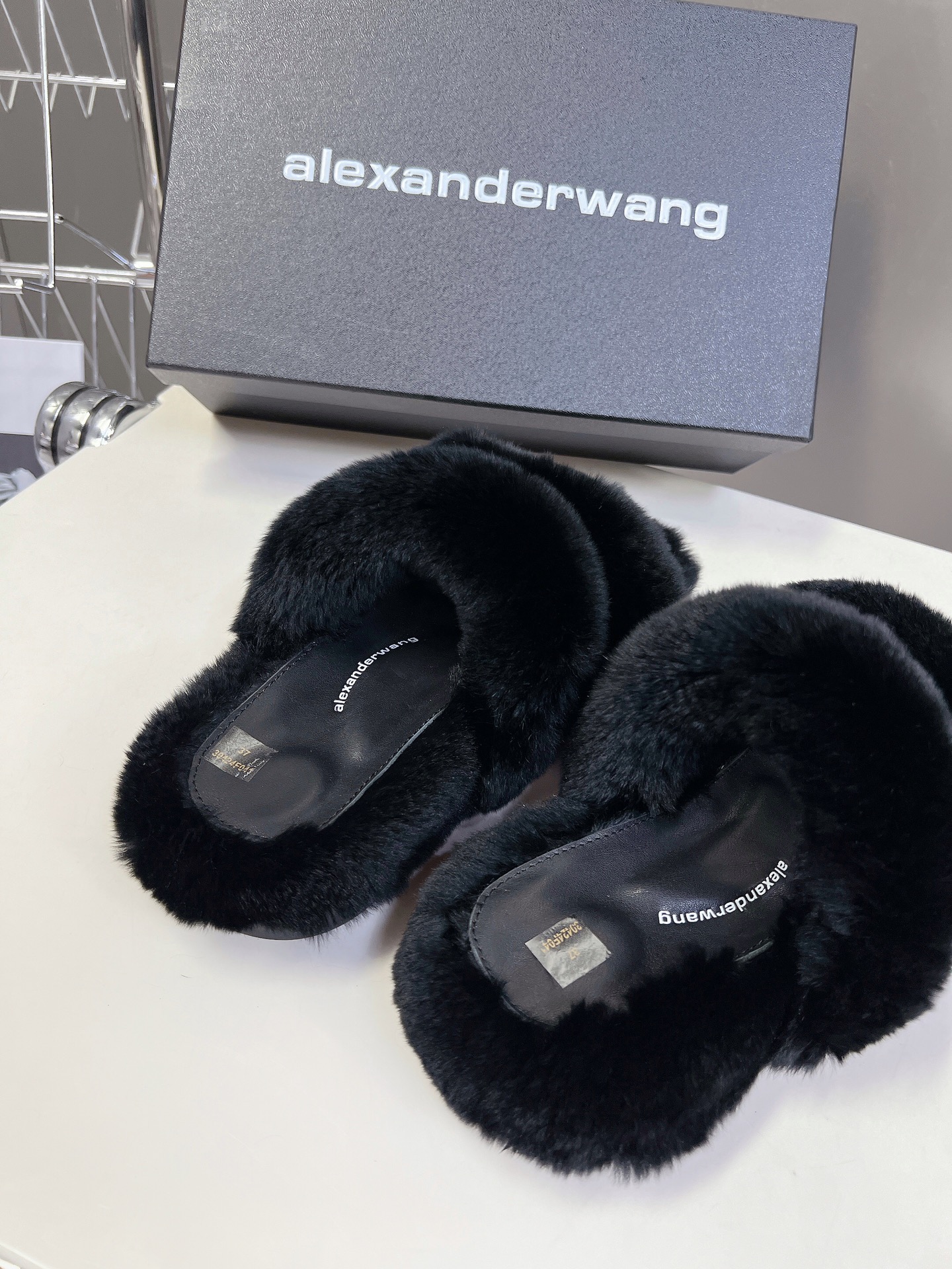 Alexanderwang大王厚底兔毛拖鞋太好看了很难不爱！BLINGBLING秋冬毛毛拖露腿神器没有比