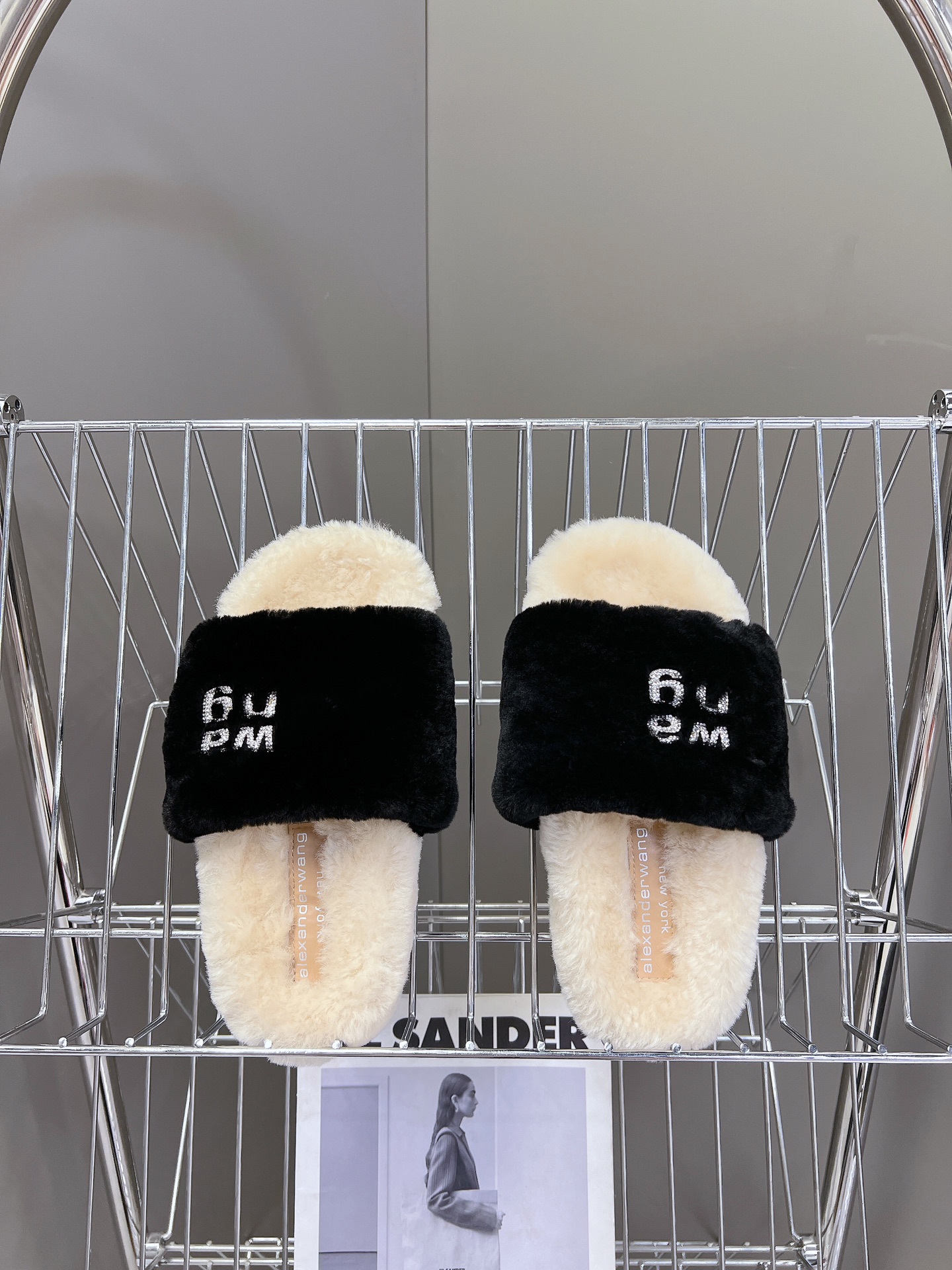 Alexanderwang亚历山大王羊毛拖鞋太好看了很难不爱！BLINGBLING秋冬毛毛拖露腿神器没有