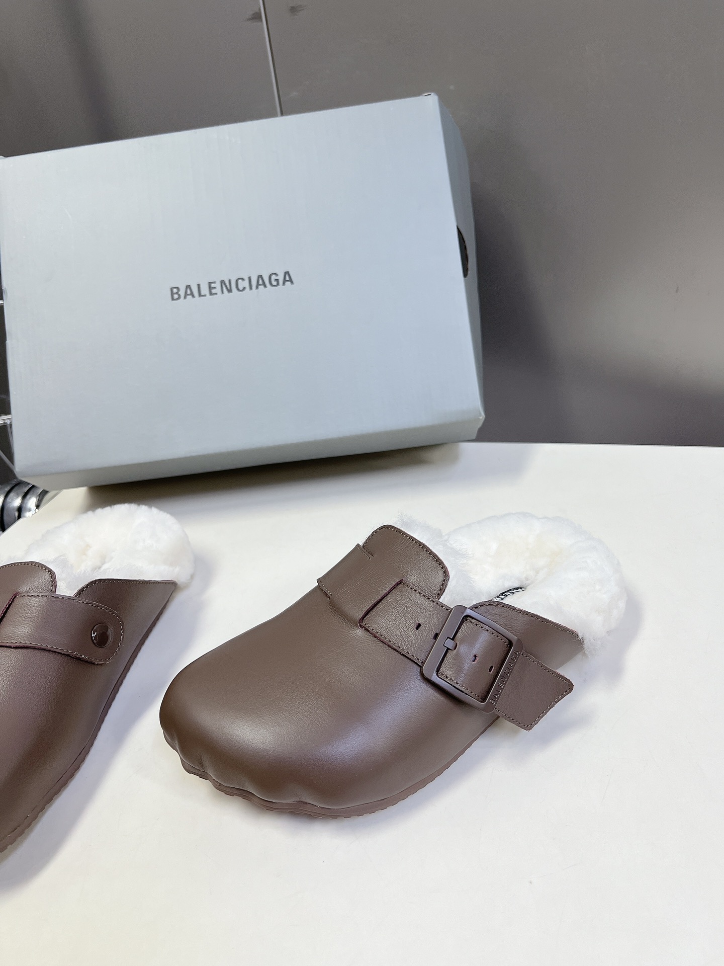 男装10BALENCIAGA巴黎世家情侣款勃肯拖出毛里了SundaySuedeMule五指勃肯24秋冬秀