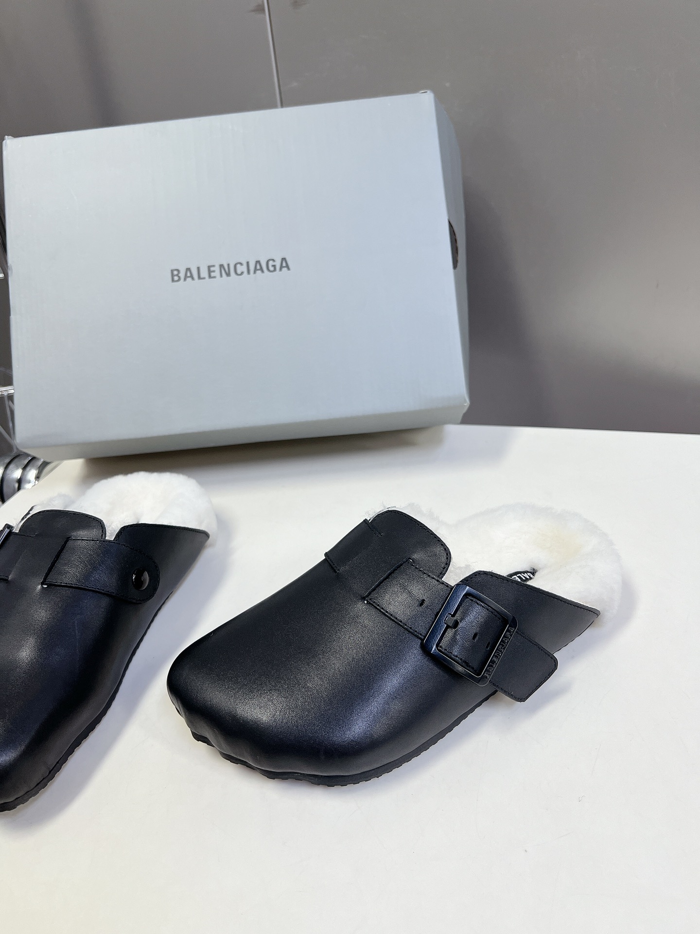 男装10BALENCIAGA巴黎世家情侣款勃肯拖出毛里了SundaySuedeMule五指勃肯24秋冬秀