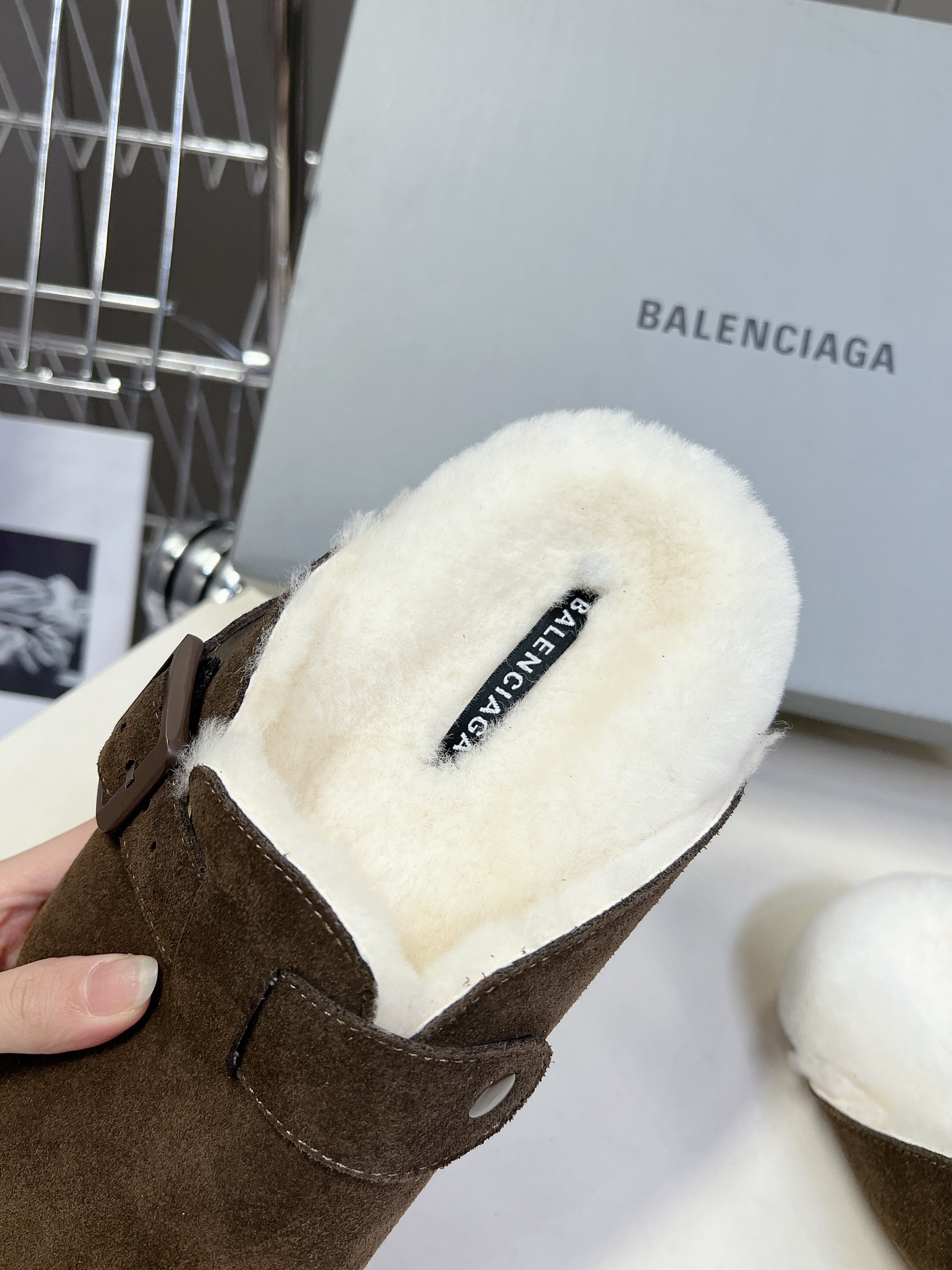 男装10BALENCIAGA巴黎世家情侣款勃肯拖出毛里了SundaySuedeMule五指勃肯24秋冬秀