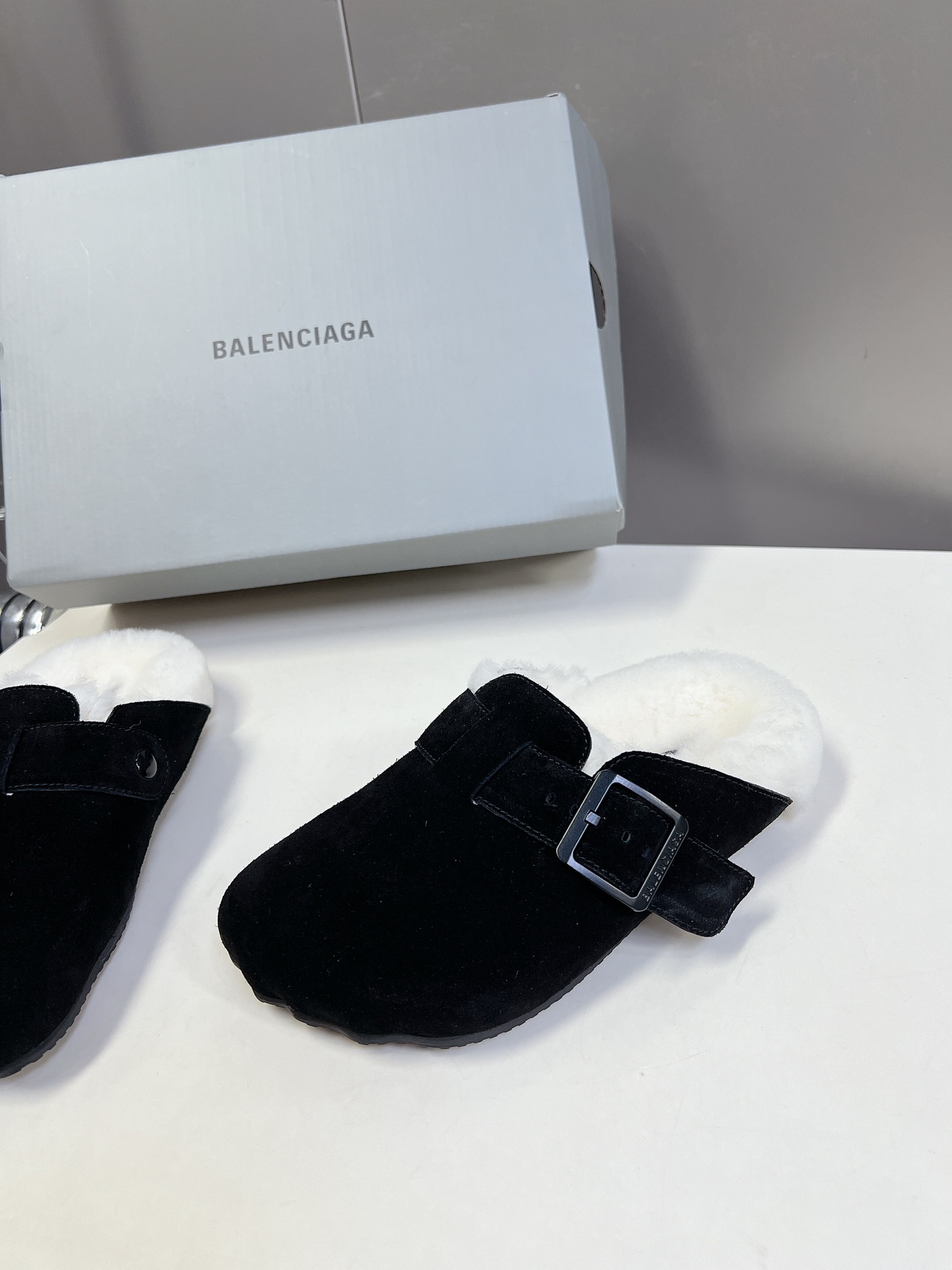 男装10BALENCIAGA巴黎世家情侣款勃肯拖出毛里了SundaySuedeMule五指勃肯24秋冬秀