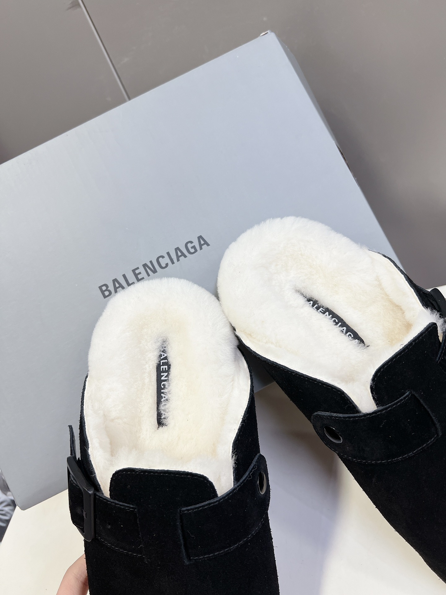 男装10BALENCIAGA巴黎世家情侣款勃肯拖出毛里了SundaySuedeMule五指勃肯24秋冬秀