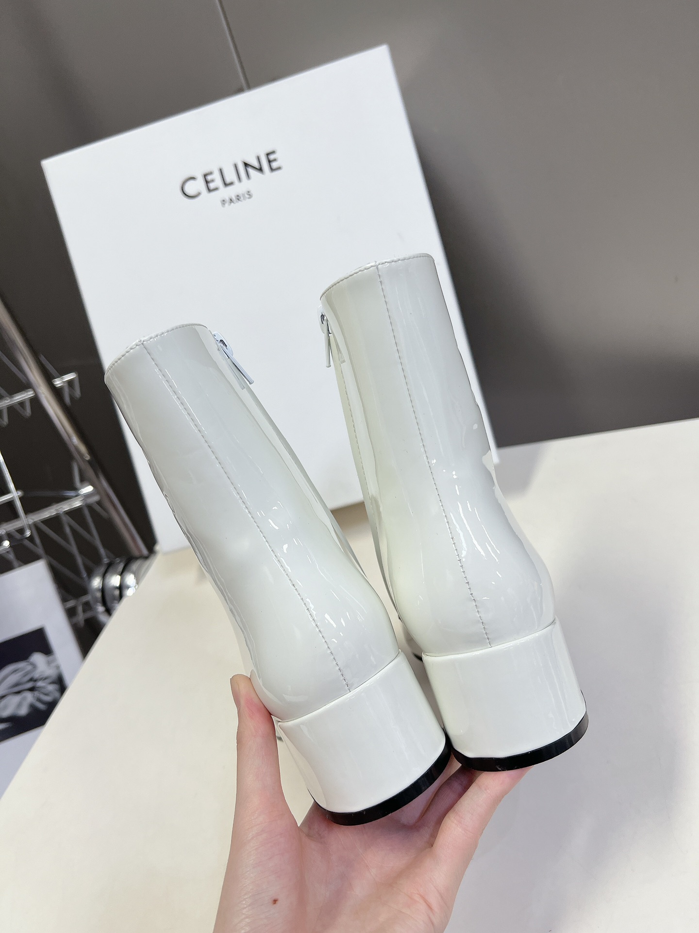 Celine思琳24FW秋冬新品复古粗跟长靴塞琳这一季好看的款式真的是很多比如这款军靴就很机车风重点夸夸