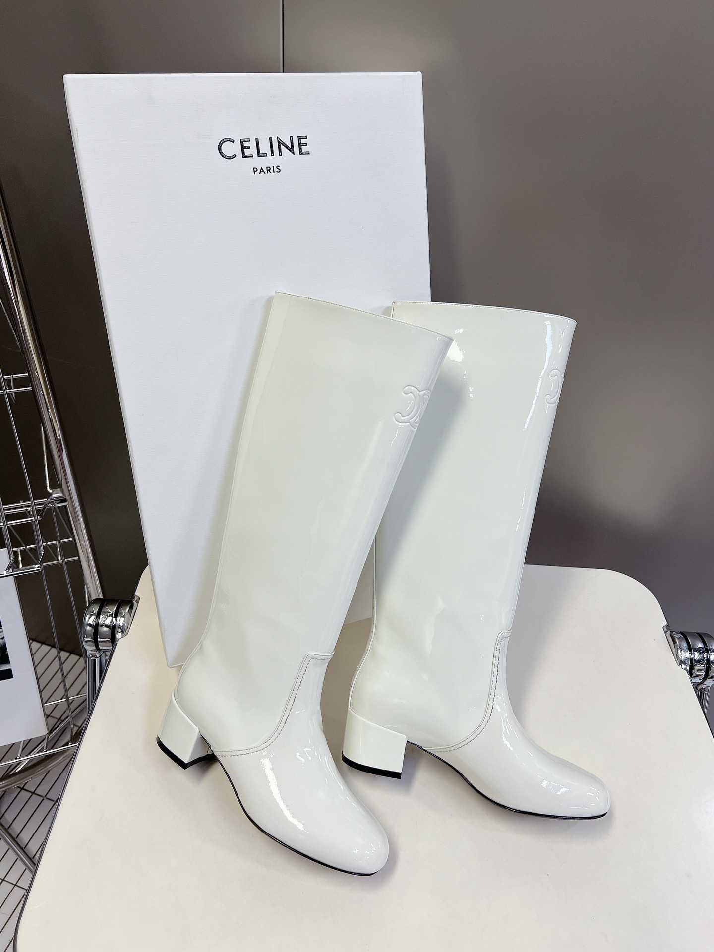 Celine思琳24FW秋冬新品复古粗跟长靴塞琳这一季好看的款式真的是很多比如这款军靴就很机车风重点夸夸