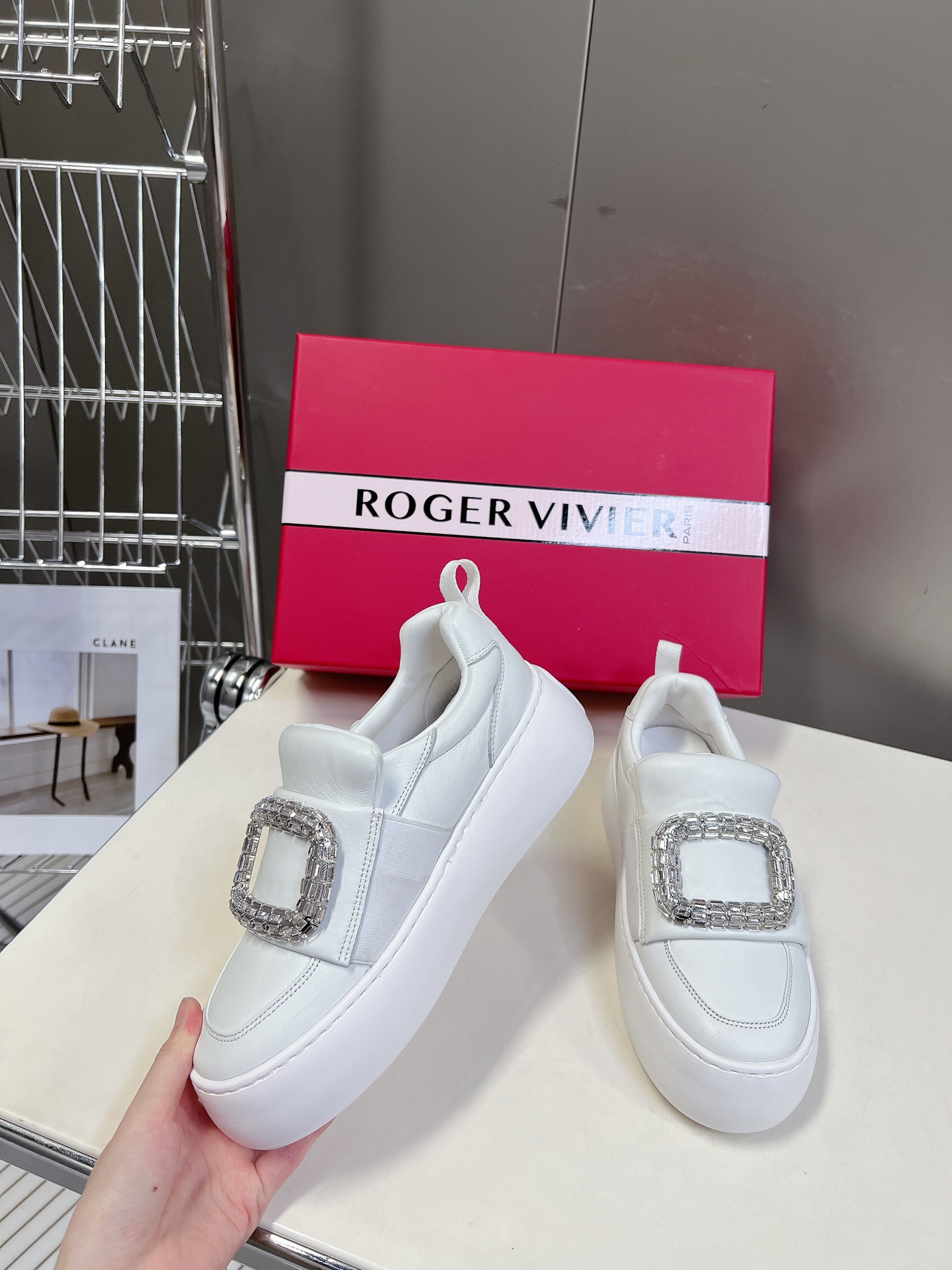 Rogervivier罗杰维维亚RV新款VivGolf钻扣厚底小白鞋面包鞋梦中情鞋RV钻扣小白鞋！轻运动