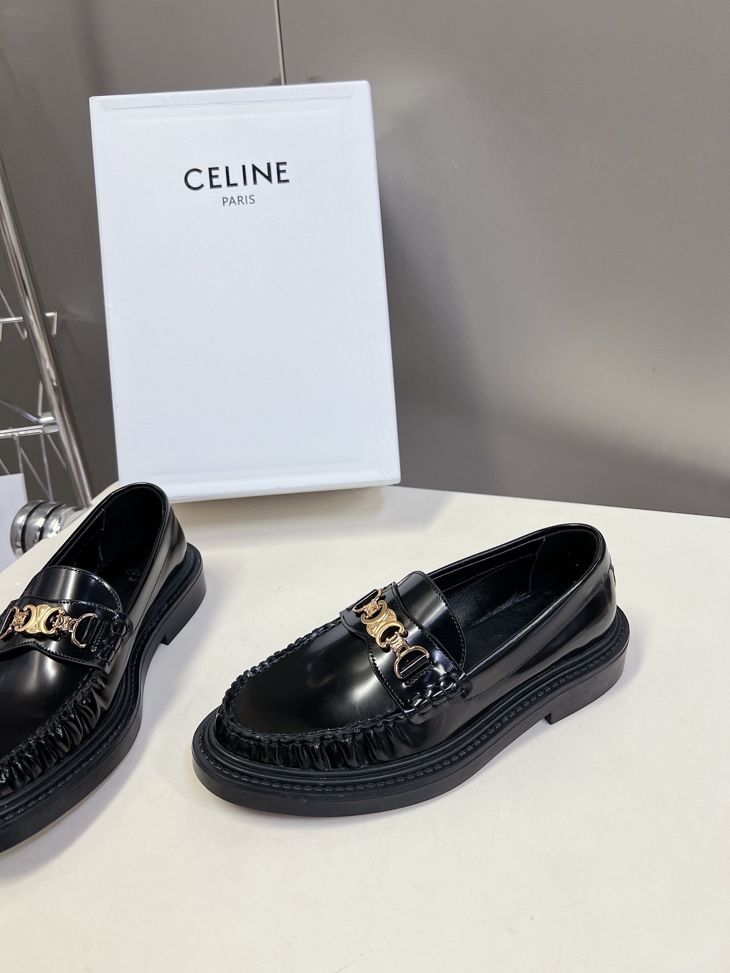 CELINE思琳秋冬走秀款乐福鞋专柜正品购入开发流苏五金扣设计极具品牌辨识度️超多明星网红种草鞋面进口开