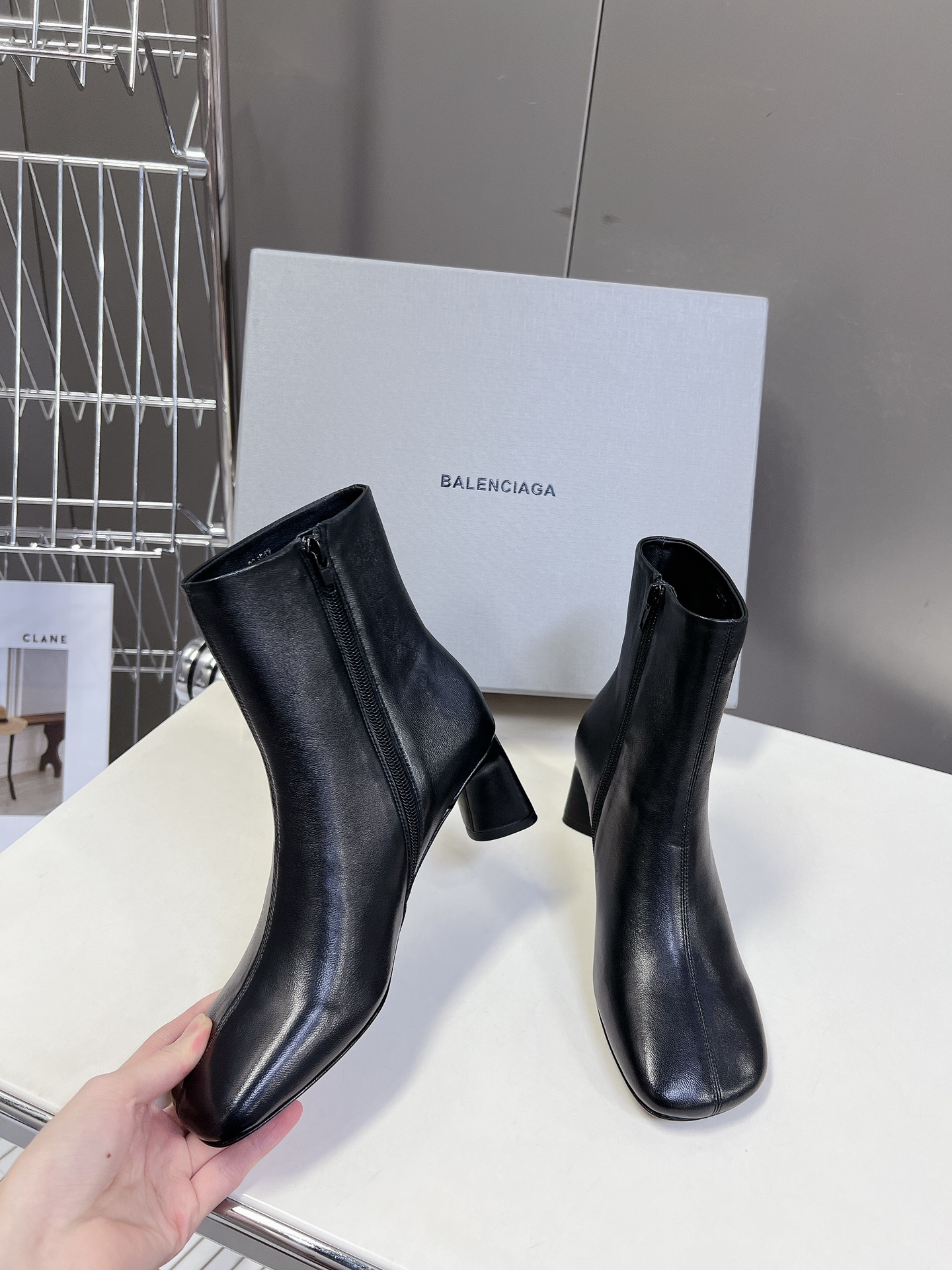 Balenciaga巴黎世家走秀款短靴巴黎时装周重磅新品海外各大博主相继大秀金卡戴珊Kardashian