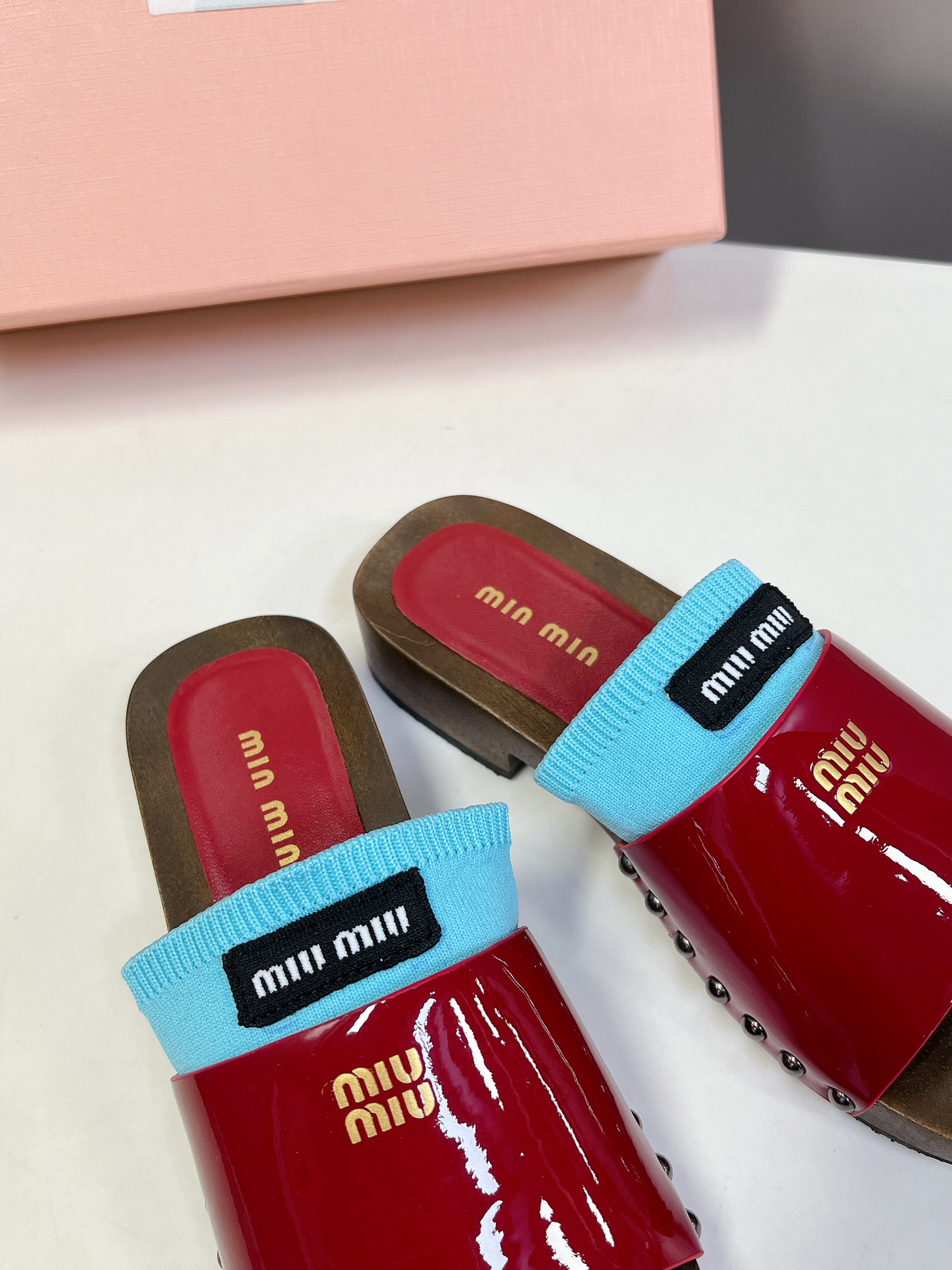 MiuMiu缪缪春夏秀款拖鞋25秀款出镜率最高单品简约鞋面金色miumiu字母logo非常的醒目袜子10