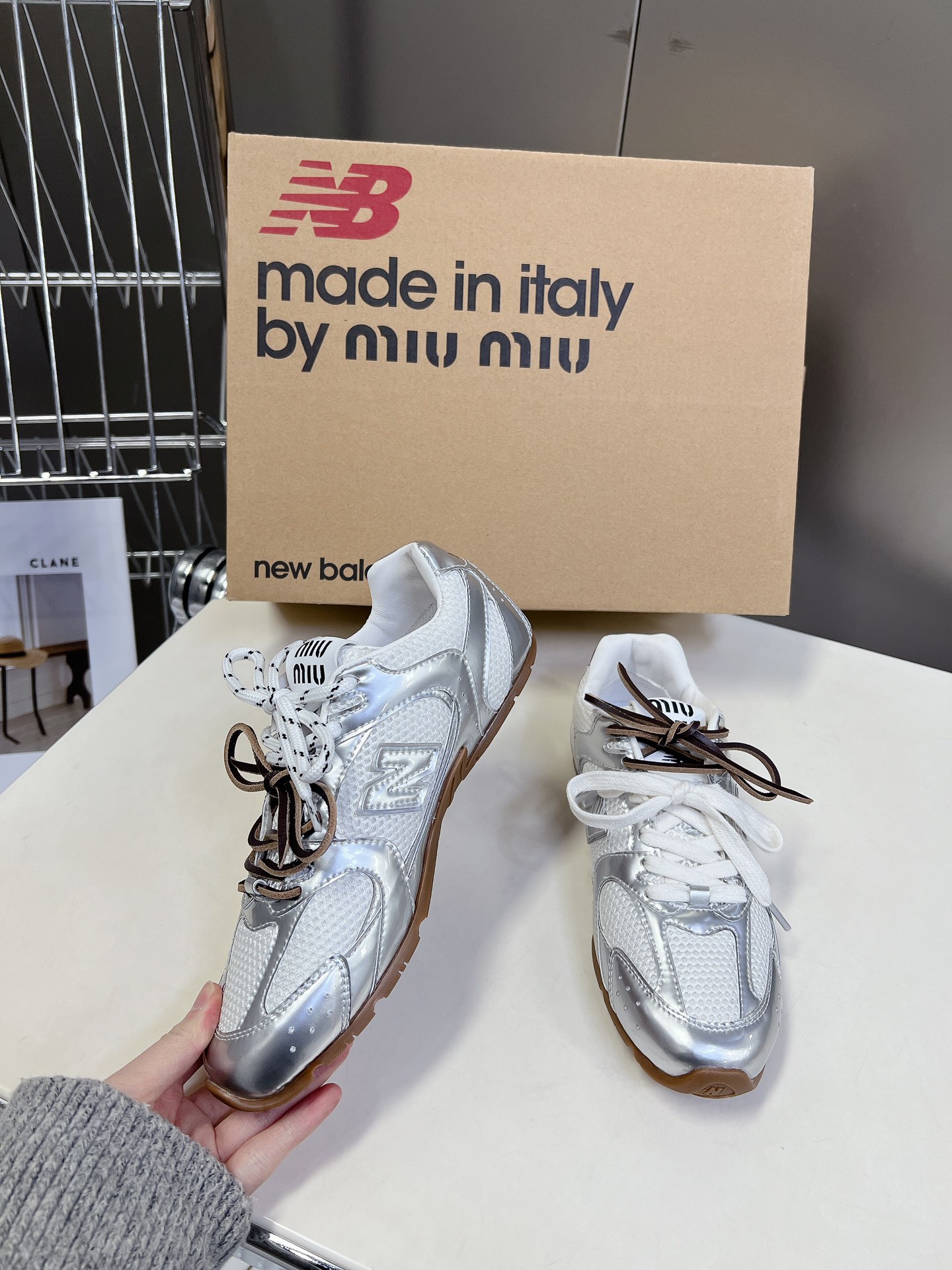  Miu Miu✖️New Balance 联名系列情侣运动鞋、各大品牌都热衷于跨界联名、缪缪这次联名诚