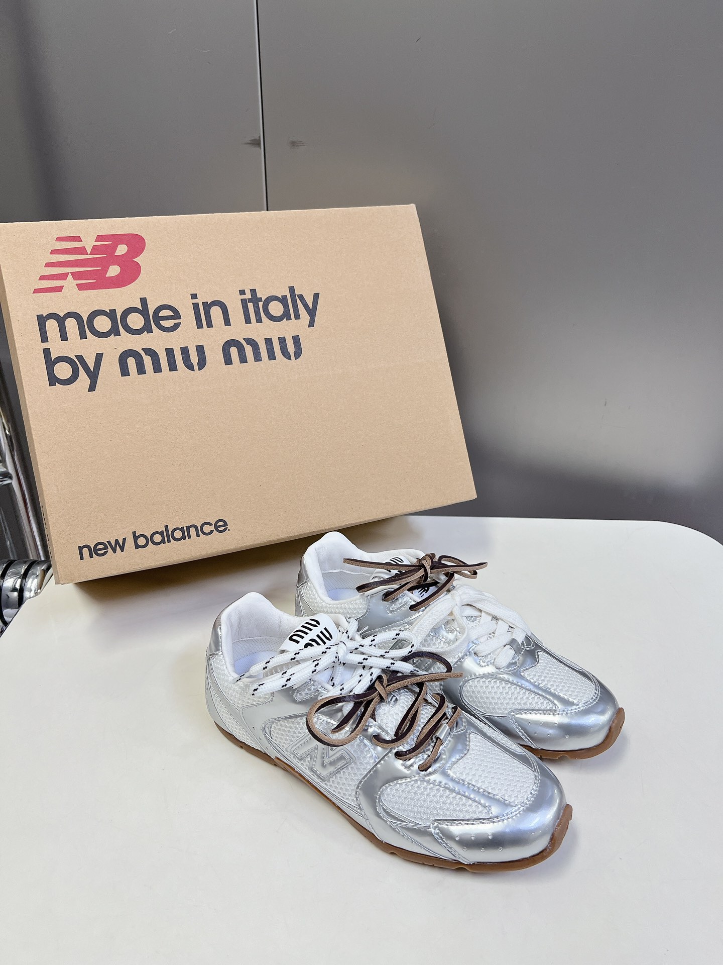  Miu Miu✖️New Balance 联名系列情侣运动鞋、各大品牌都热衷于跨界联名、缪缪这次联名诚