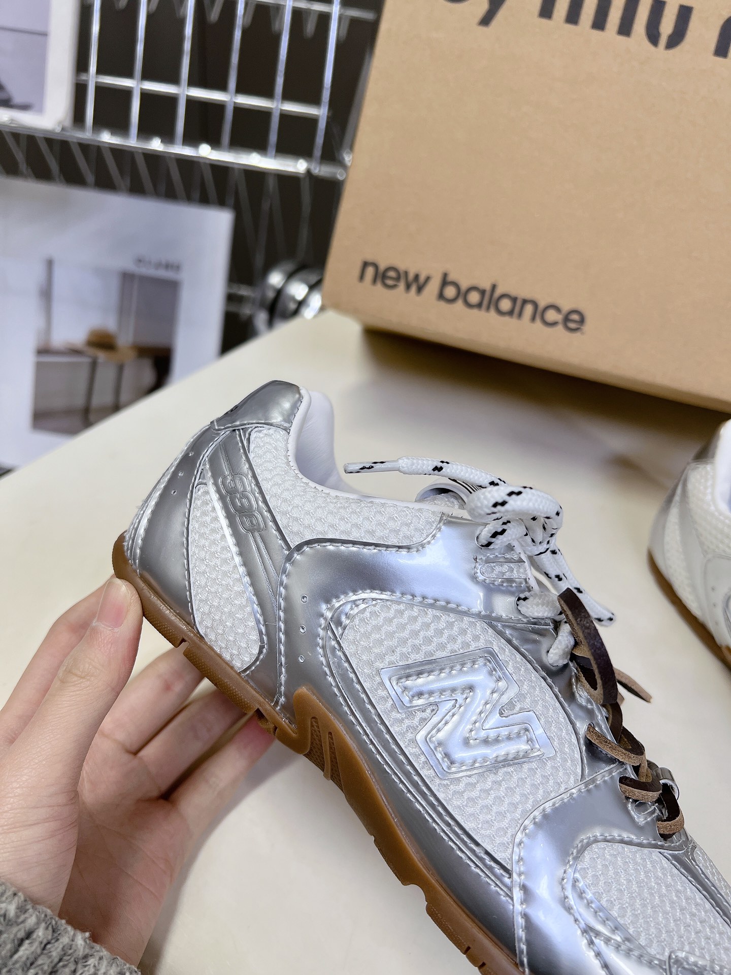  Miu Miu✖️New Balance 联名系列情侣运动鞋、各大品牌都热衷于跨界联名、缪缪这次联名诚