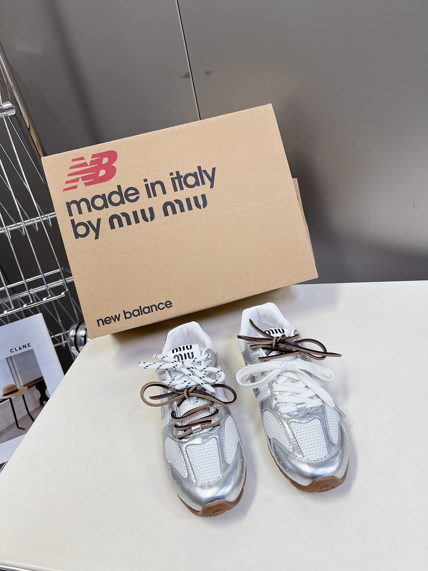  Miu Miu✖️New Balance 联名系列情侣运动鞋、各大品牌都热衷于跨界联名、缪缪这次联名诚