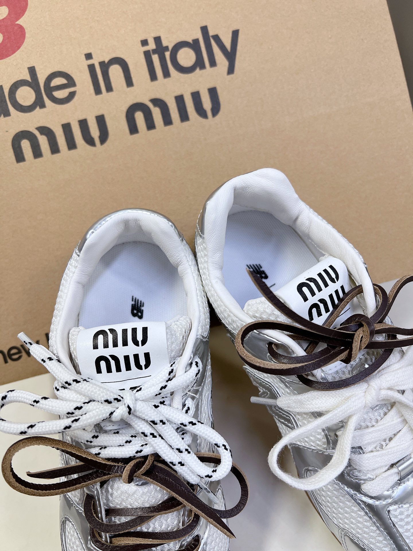  Miu Miu✖️New Balance 联名系列情侣运动鞋、各大品牌都热衷于跨界联名、缪缪这次联名诚