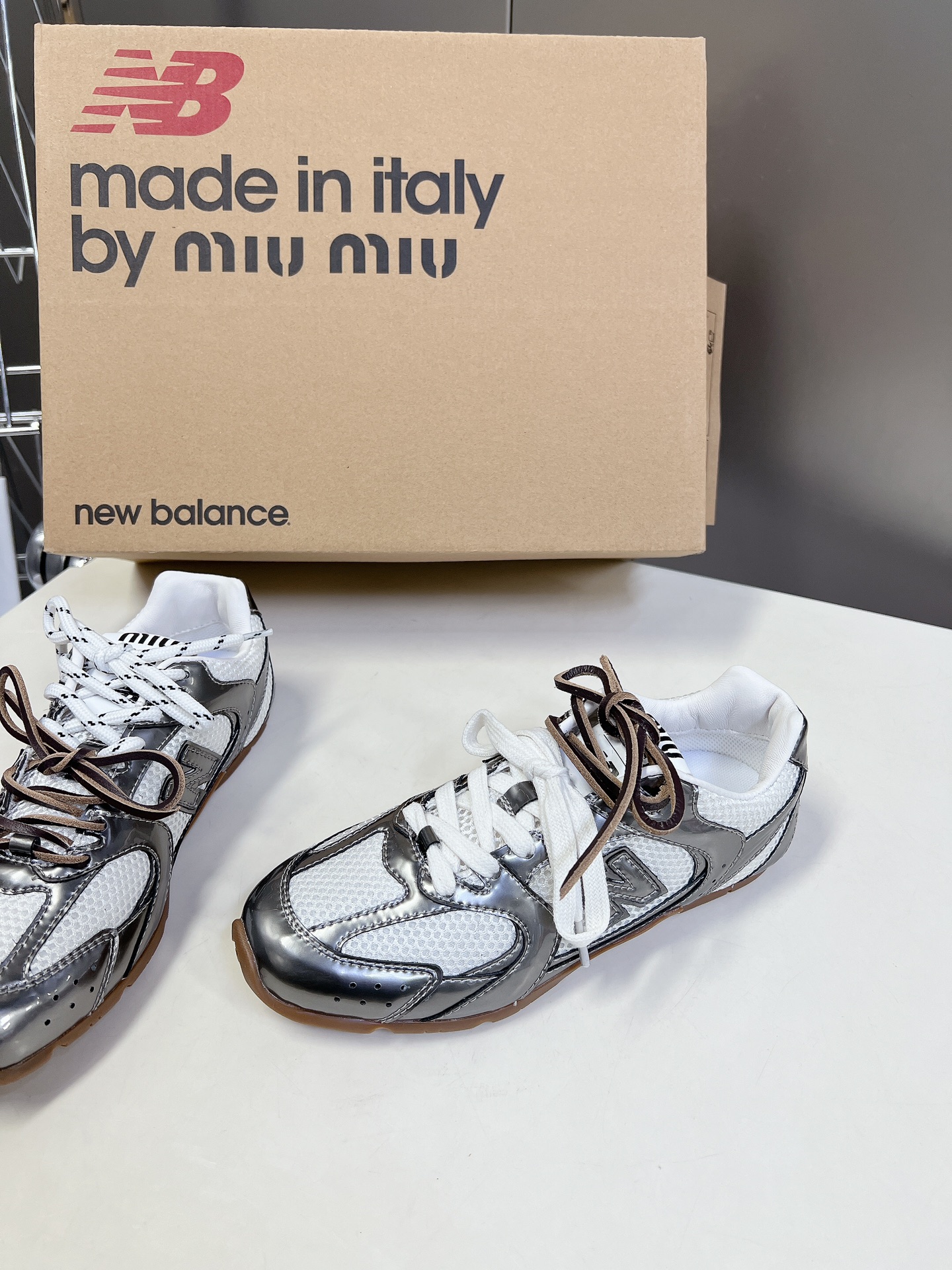  Miu Miu✖️New Balance 联名系列情侣运动鞋、各大品牌都热衷于跨界联名、缪缪这次联名诚