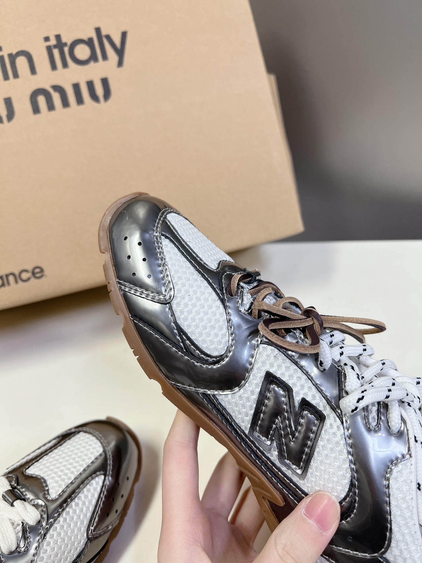  Miu Miu✖️New Balance 联名系列情侣运动鞋、各大品牌都热衷于跨界联名、缪缪这次联名诚