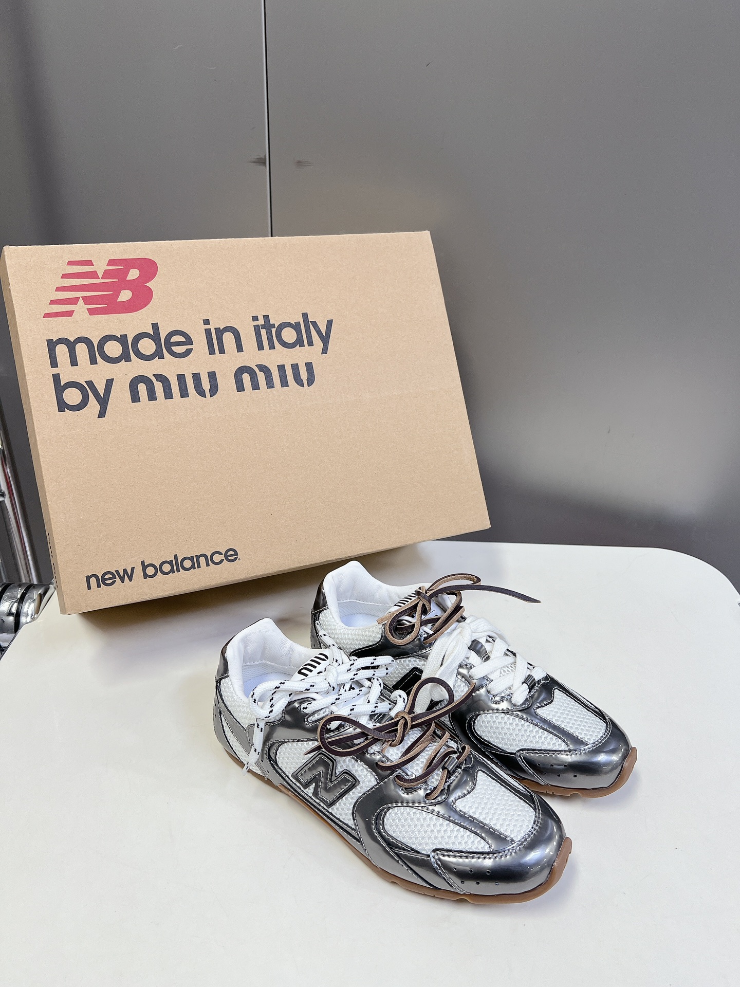  Miu Miu✖️New Balance 联名系列情侣运动鞋、各大品牌都热衷于跨界联名、缪缪这次联名诚