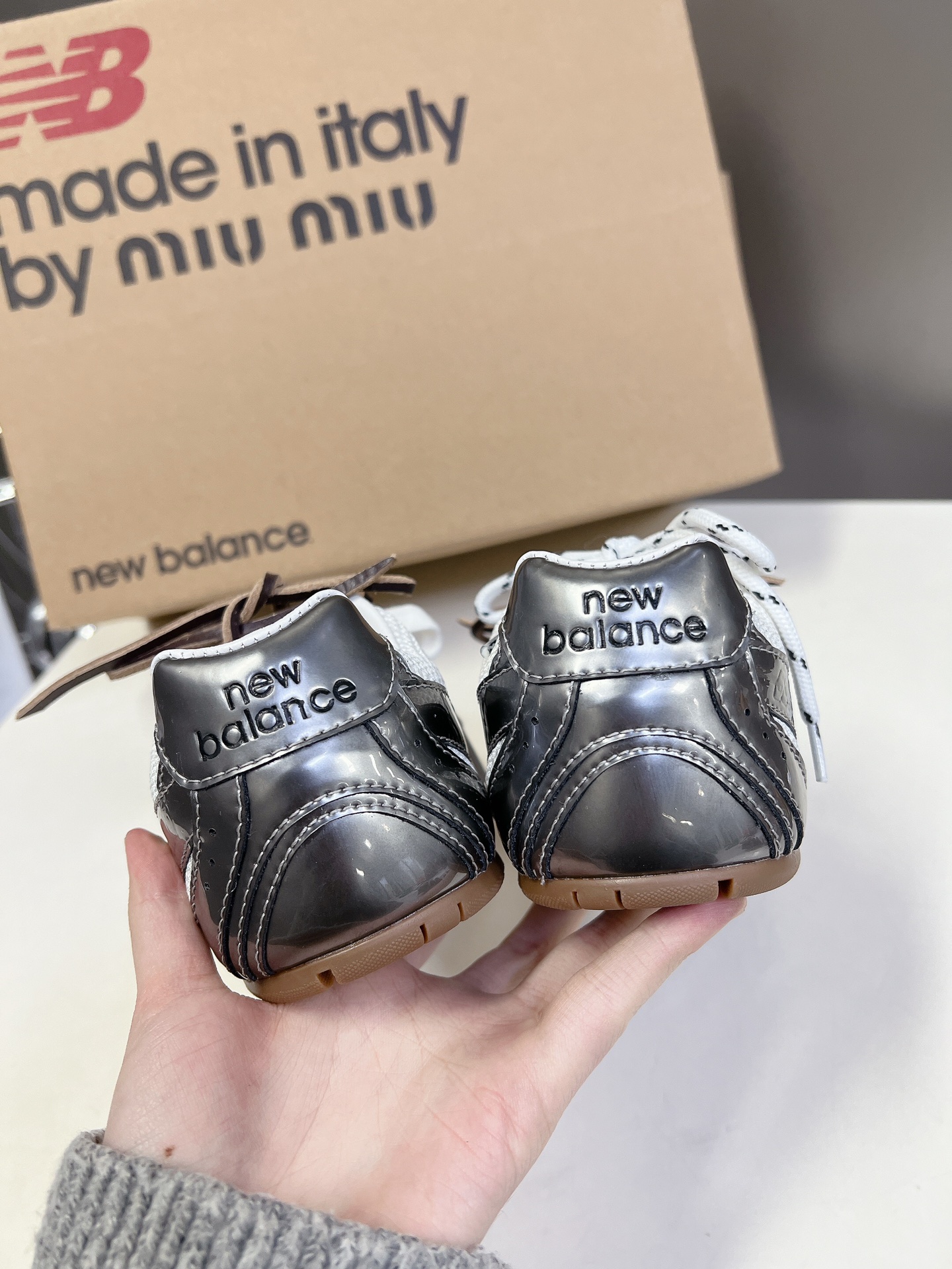  Miu Miu✖️New Balance 联名系列情侣运动鞋、各大品牌都热衷于跨界联名、缪缪这次联名诚