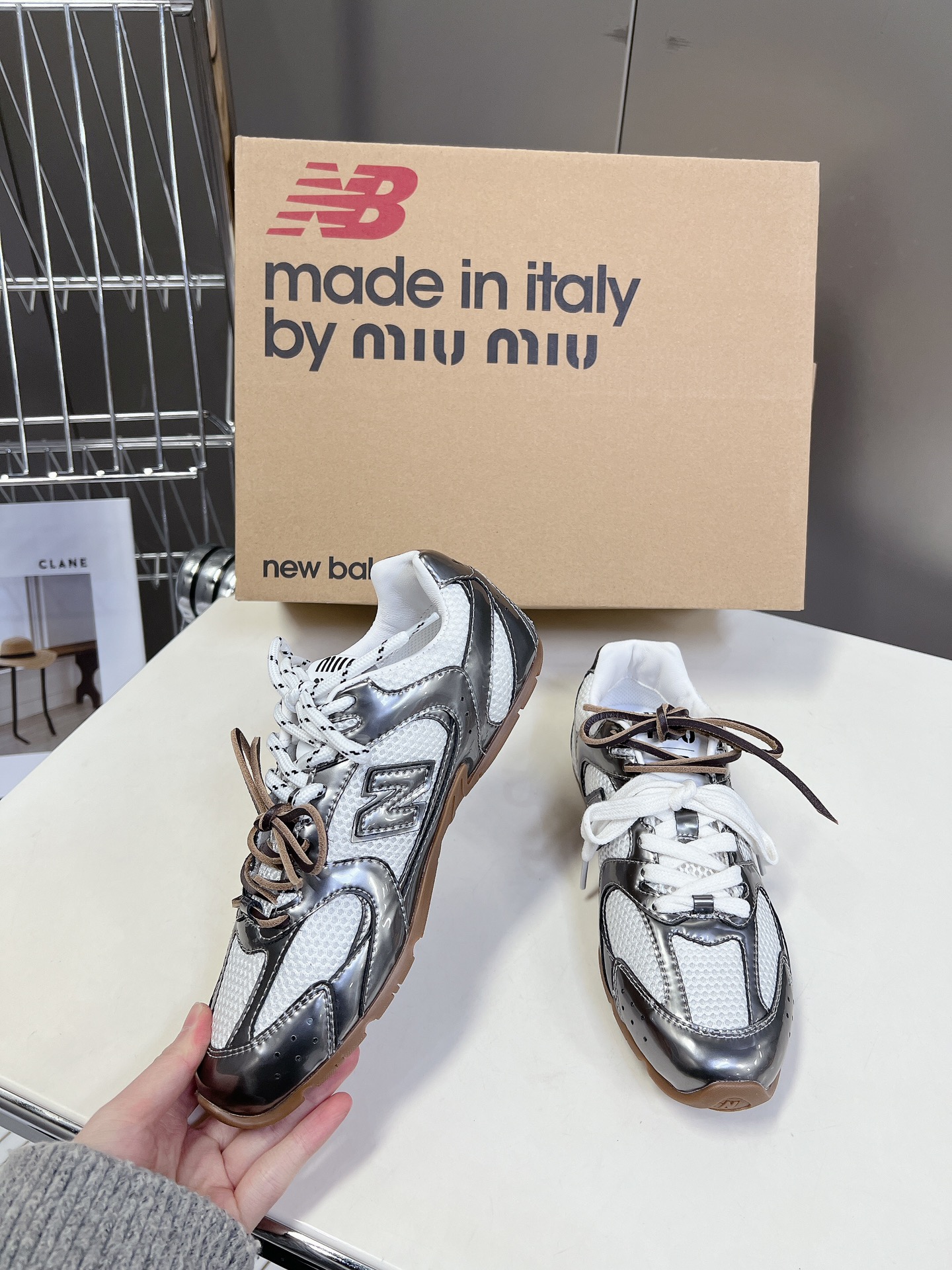  Miu Miu✖️New Balance 联名系列情侣运动鞋、各大品牌都热衷于跨界联名、缪缪这次联名诚