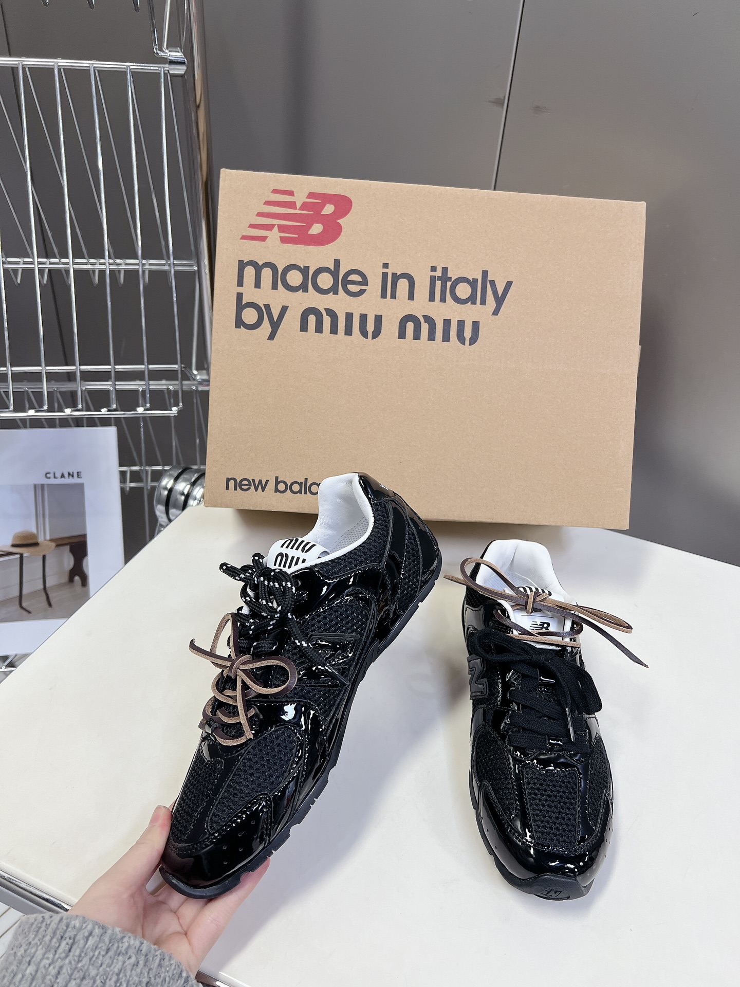  Miu Miu✖️New Balance 联名系列情侣运动鞋、各大品牌都热衷于跨界联名、缪缪这次联名诚