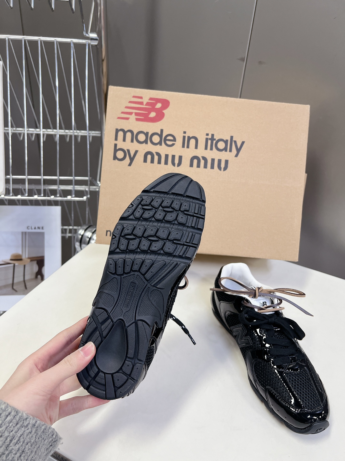  Miu Miu✖️New Balance 联名系列情侣运动鞋、各大品牌都热衷于跨界联名、缪缪这次联名诚