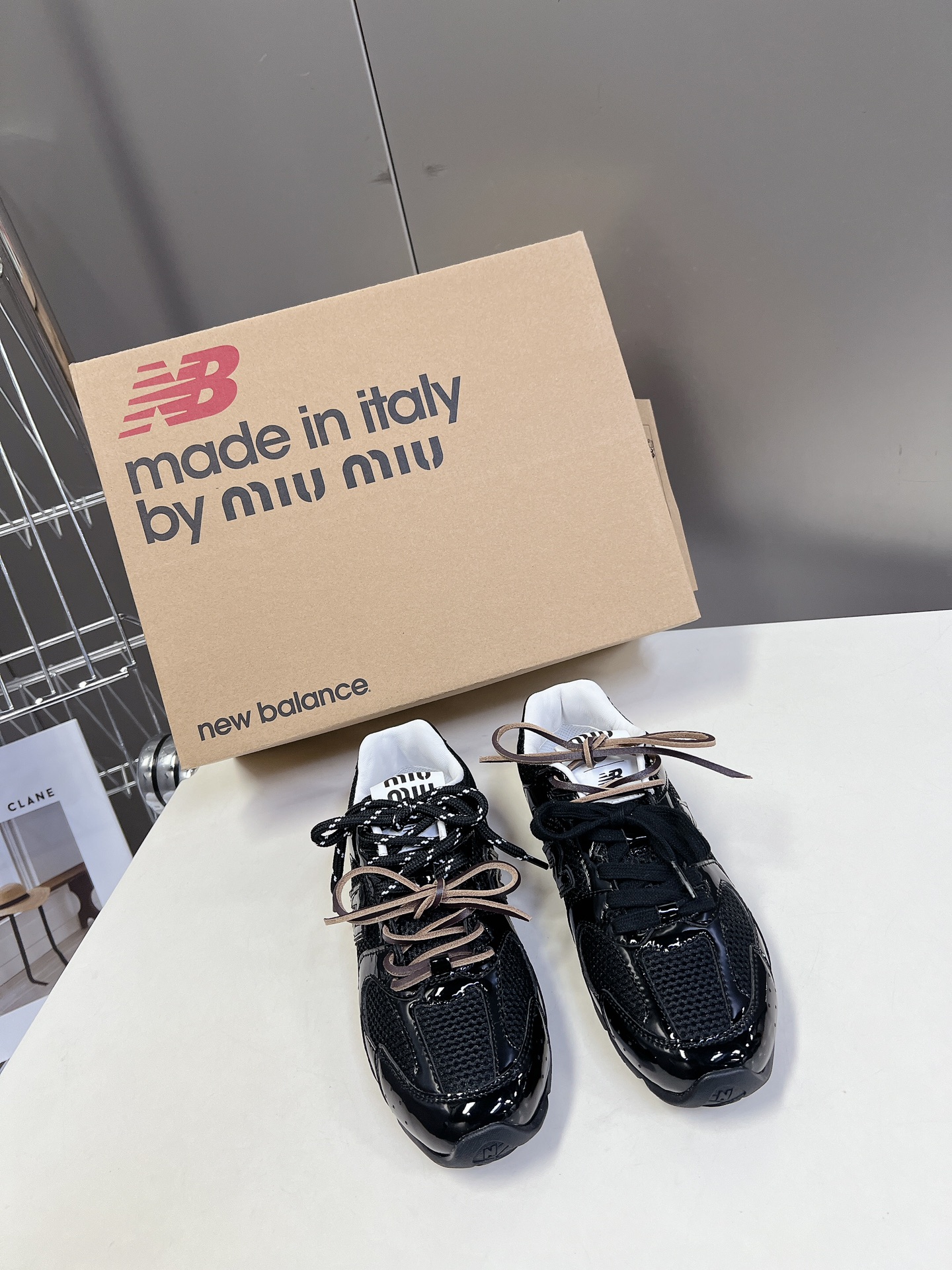  Miu Miu✖️New Balance 联名系列情侣运动鞋、各大品牌都热衷于跨界联名、缪缪这次联名诚